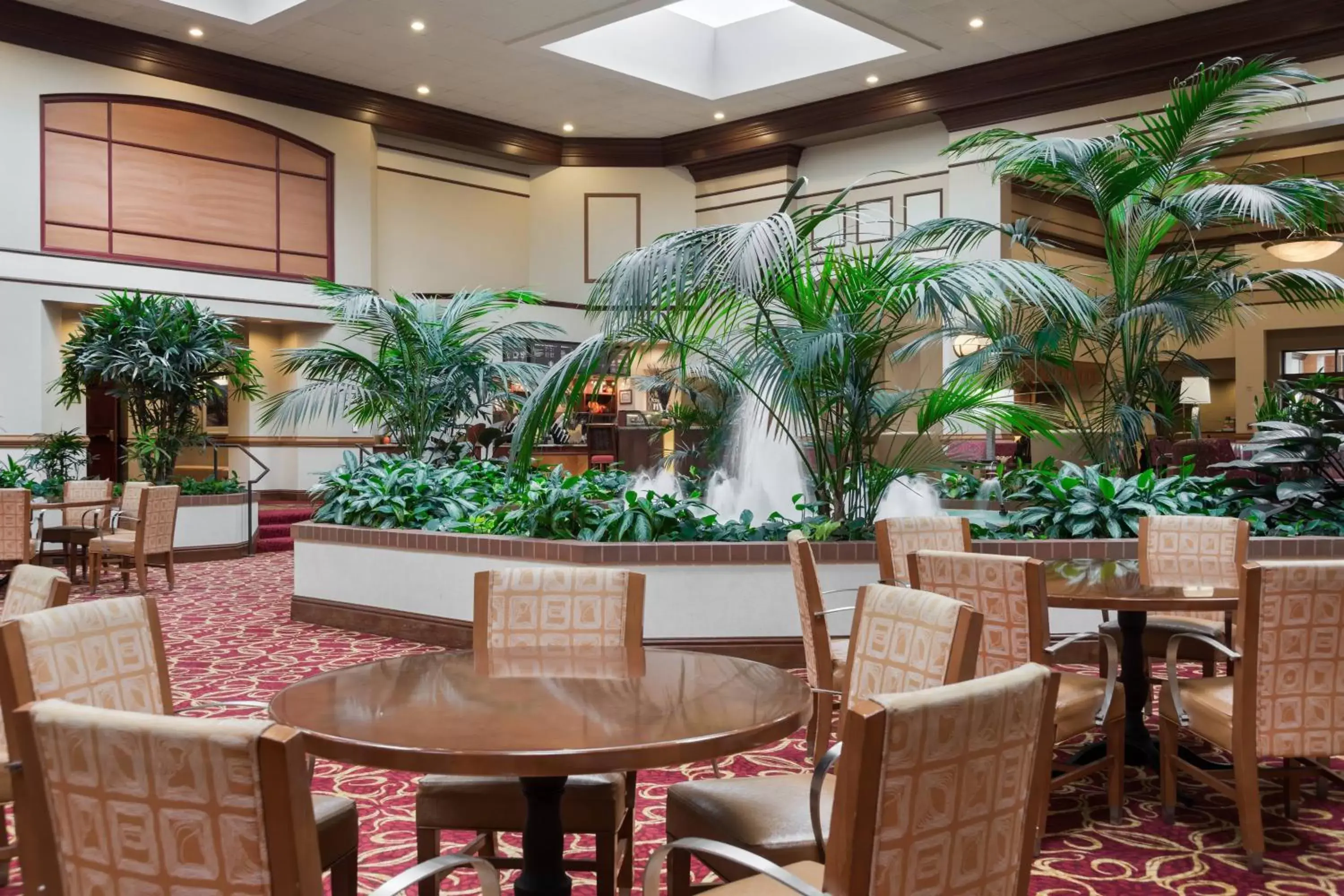 Photo of the whole room, Restaurant/Places to Eat in Chicago Marriott Northwest