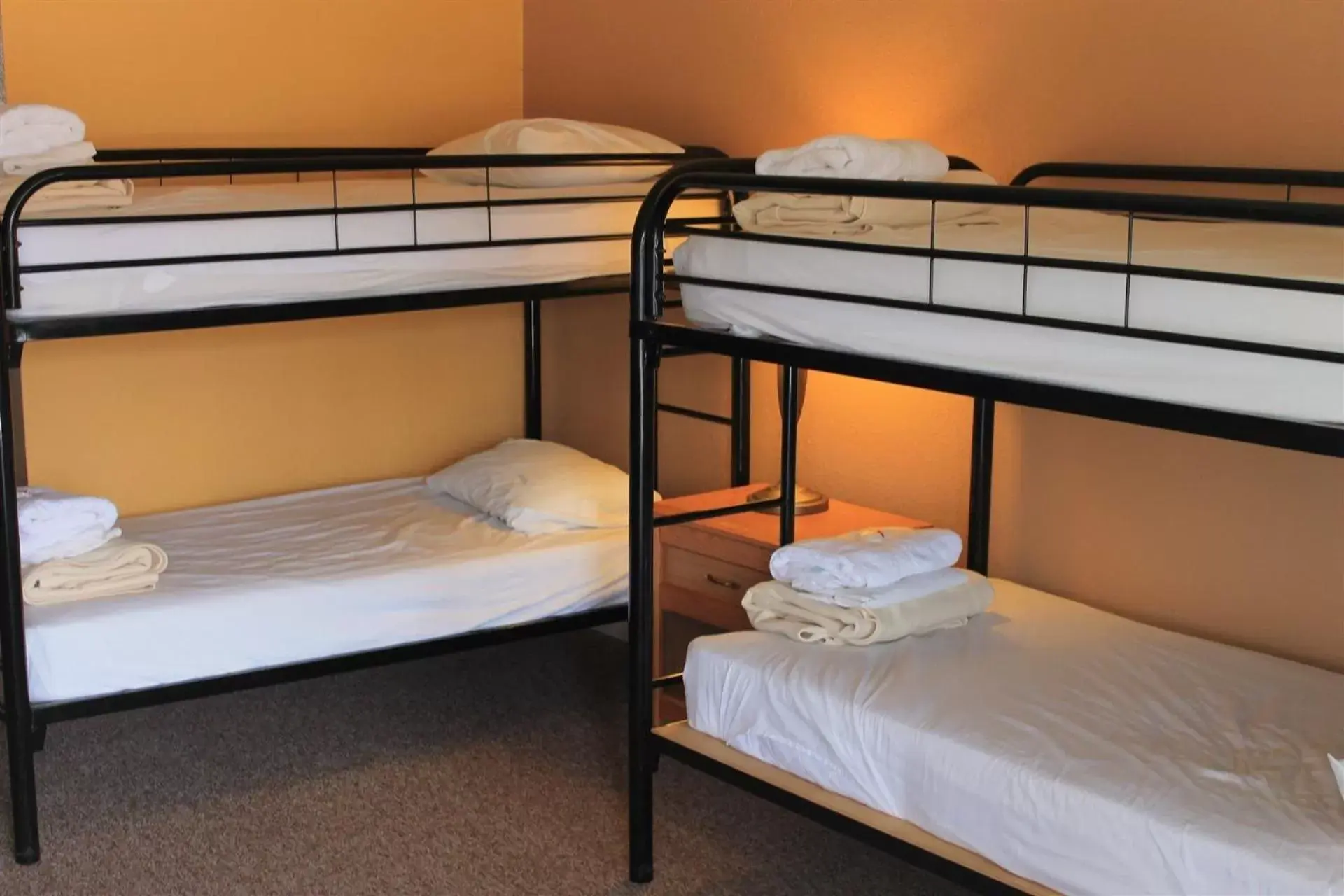 Bunk Bed in Whitney Portal Hotel And Hostel