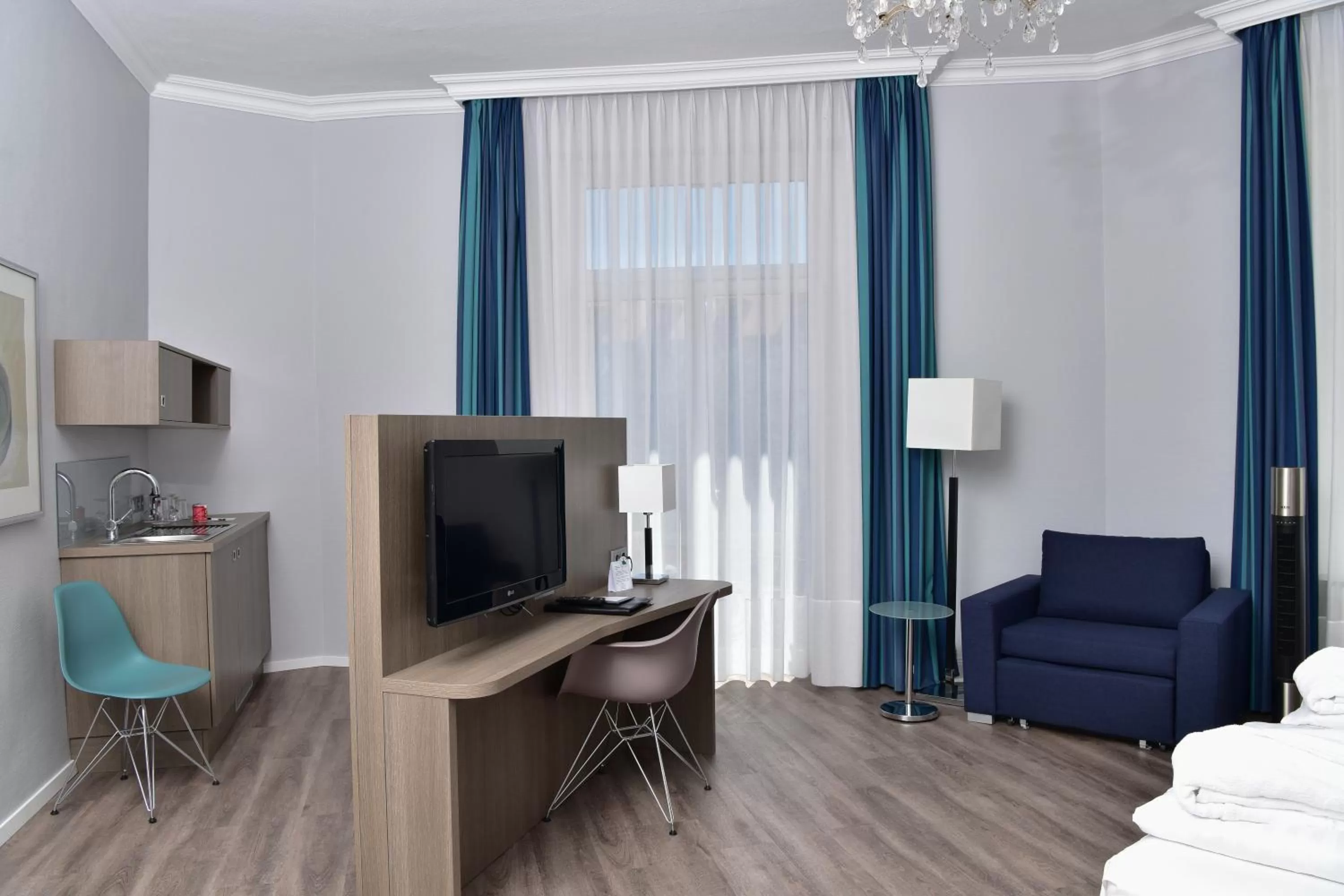 TV and multimedia, Bed in Frühlings-Hotel