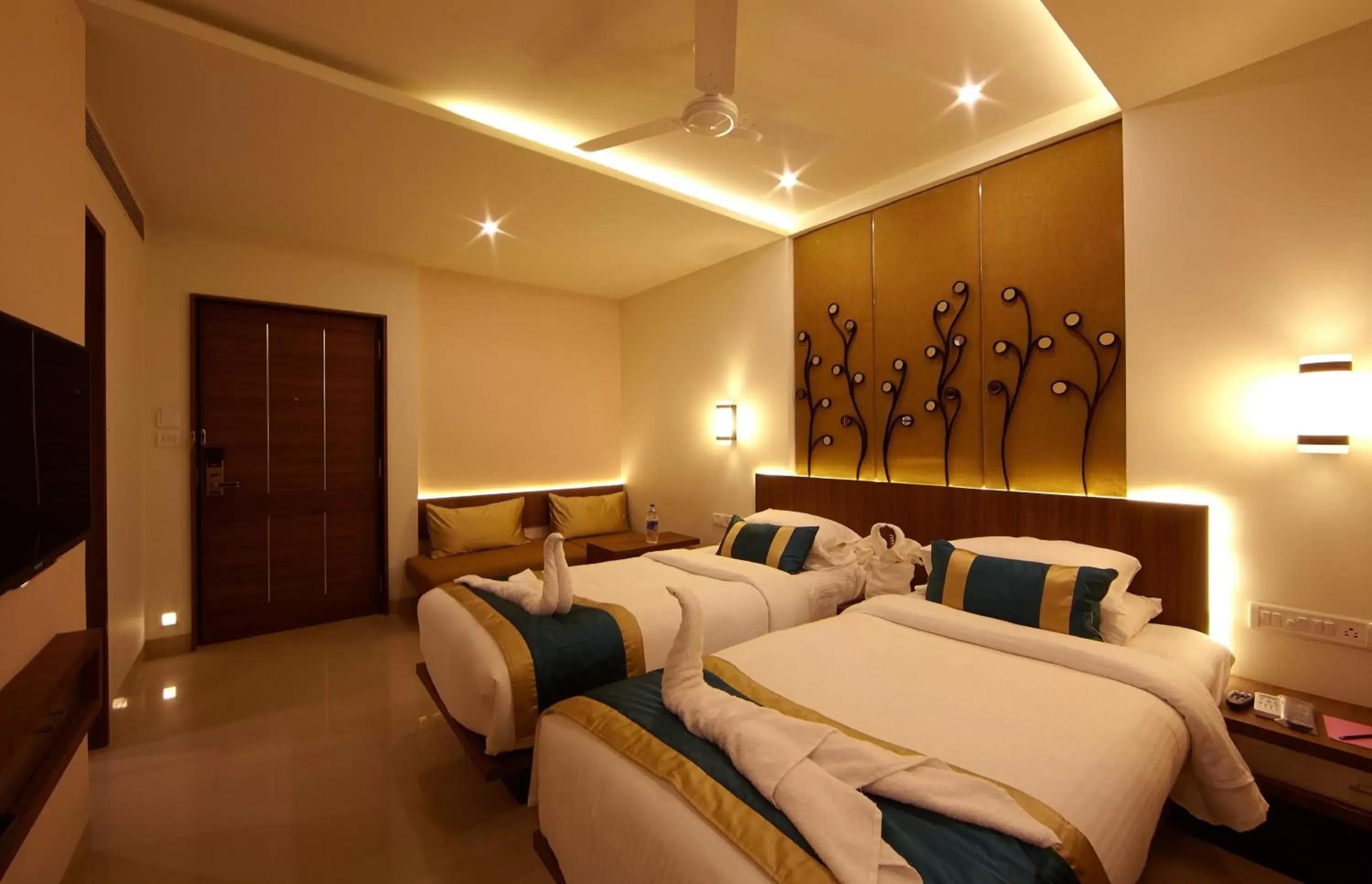 Photo of the whole room, Bed in Golden Fruits Business Suites