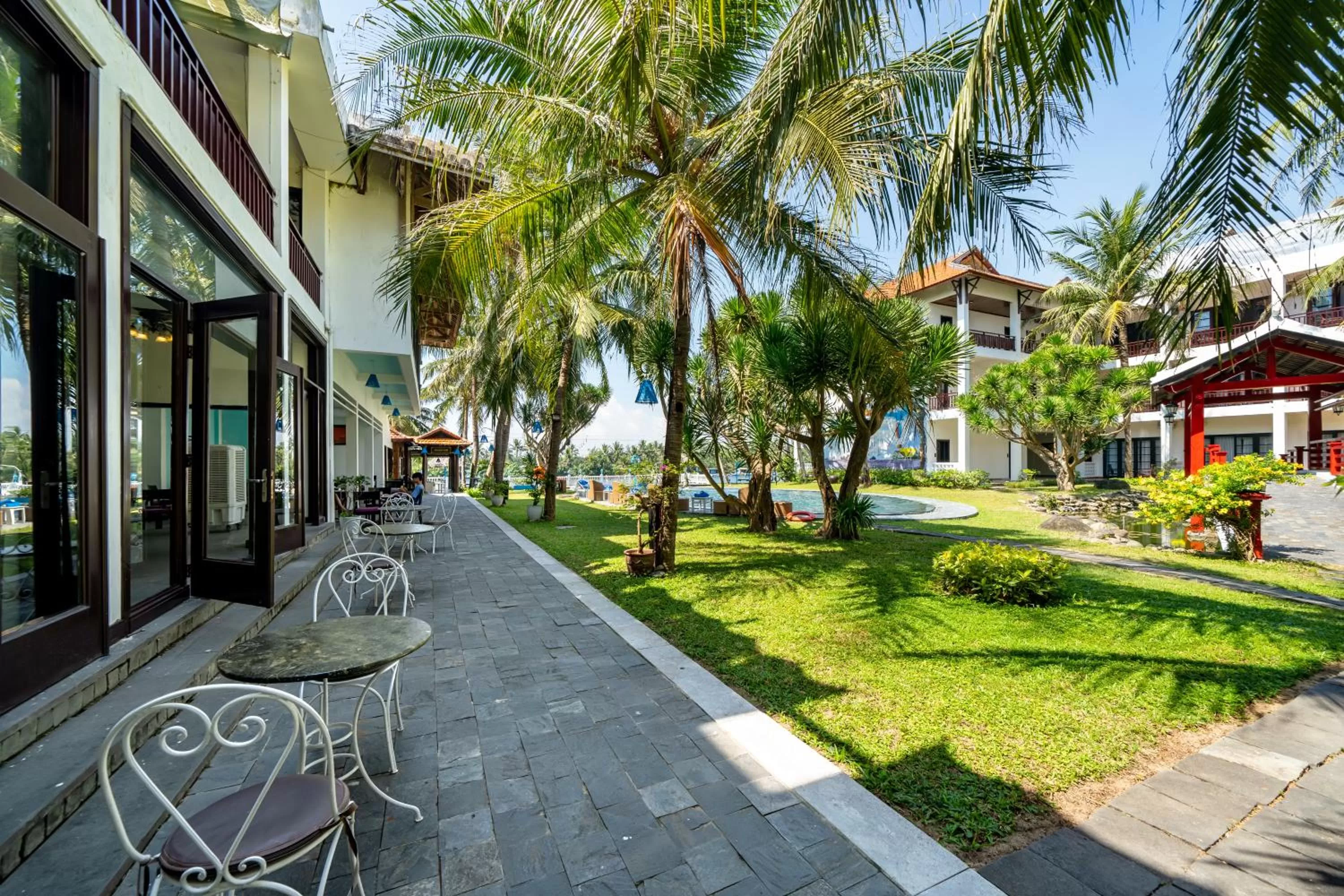 Garden in River Beach Resort & Residences