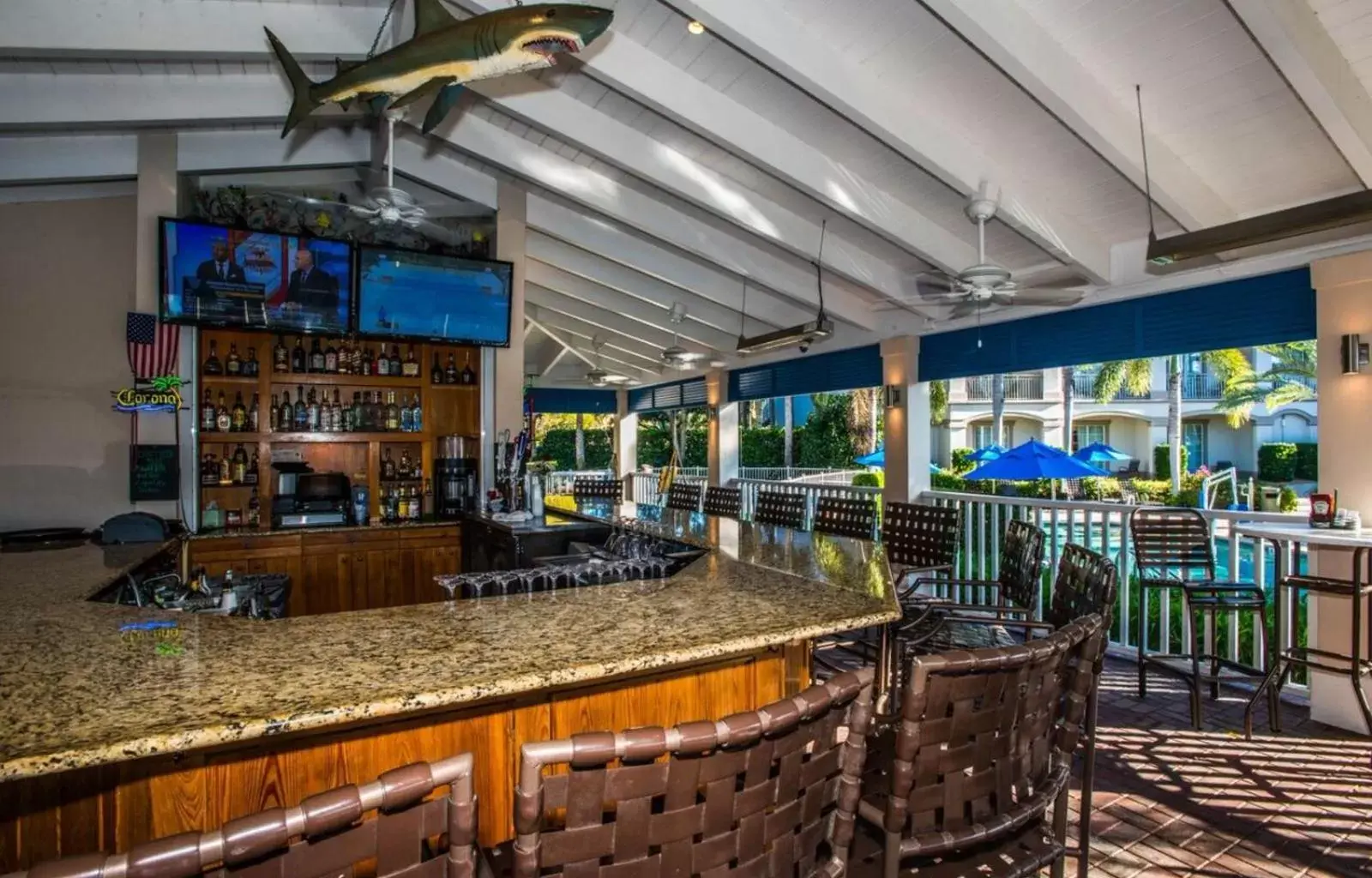 Restaurant/places to eat, Lounge/Bar in Trianon Bonita Bay Hotel