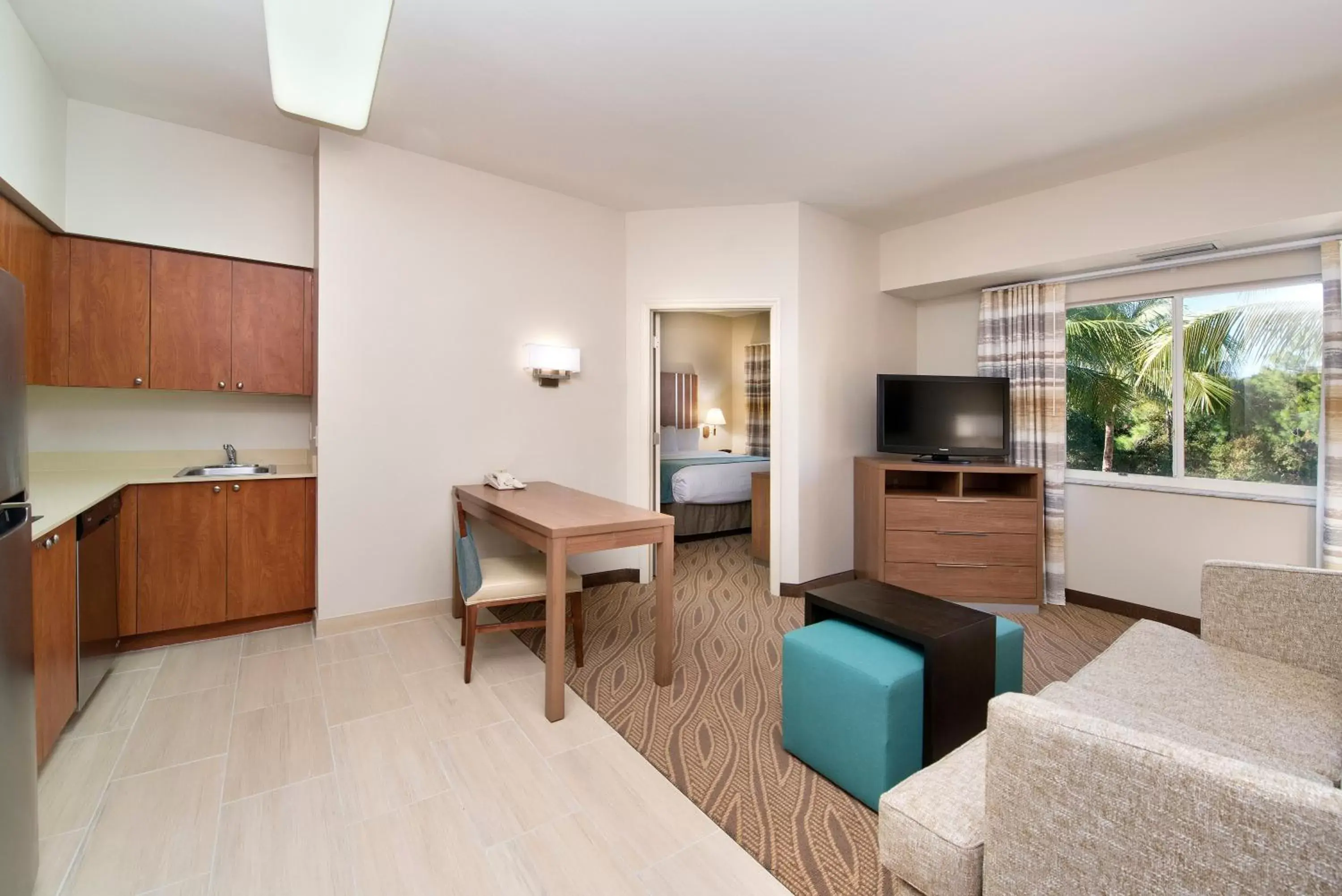 Kitchen or kitchenette, Seating Area in Hawthorn Suites by Wyndham Naples