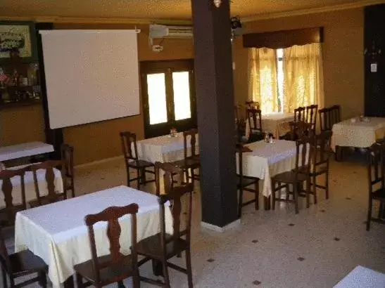 Communal lounge/ TV room, Restaurant/Places to Eat in Hotel La Barca