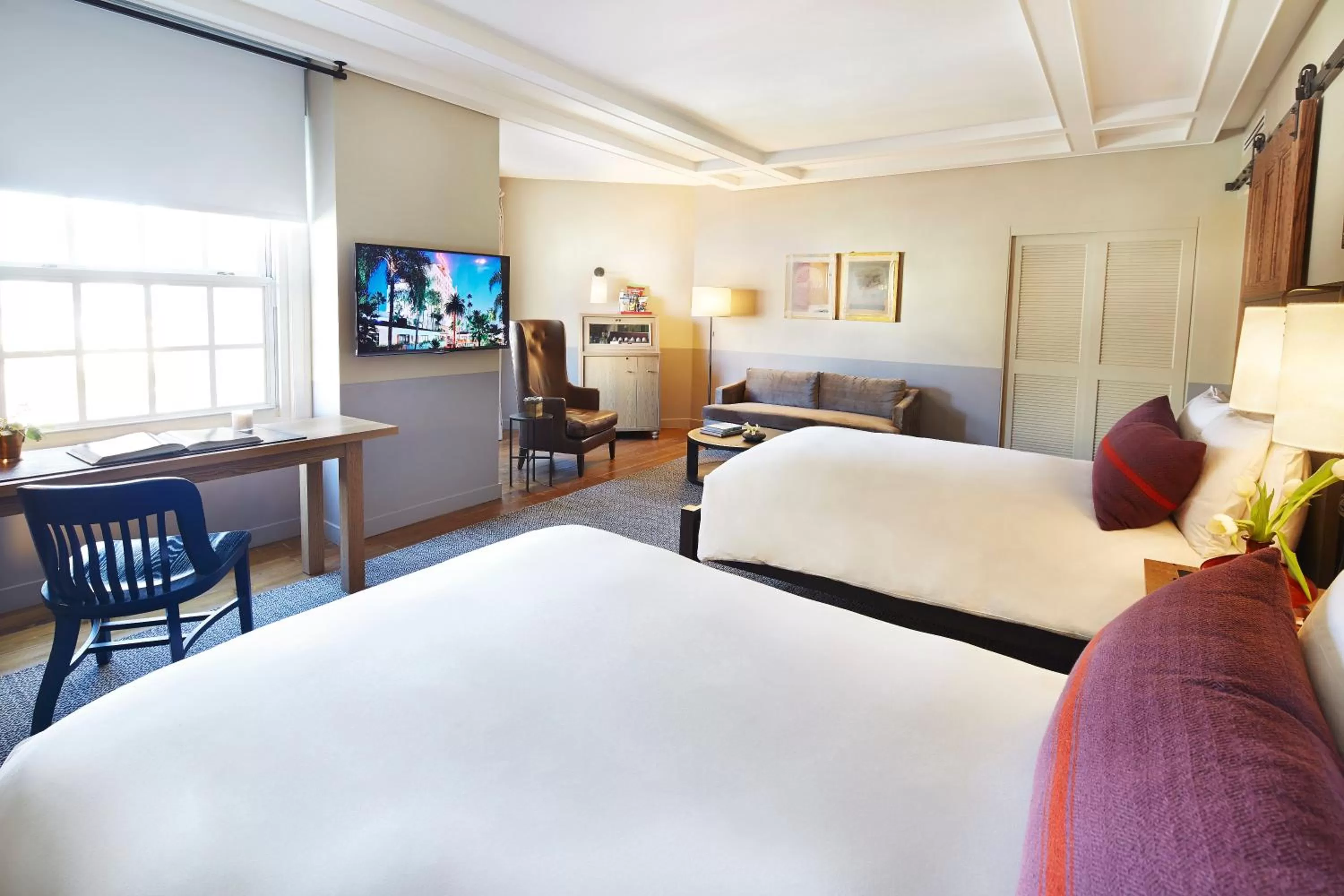 Bedroom, Bed in The Hollywood Roosevelt