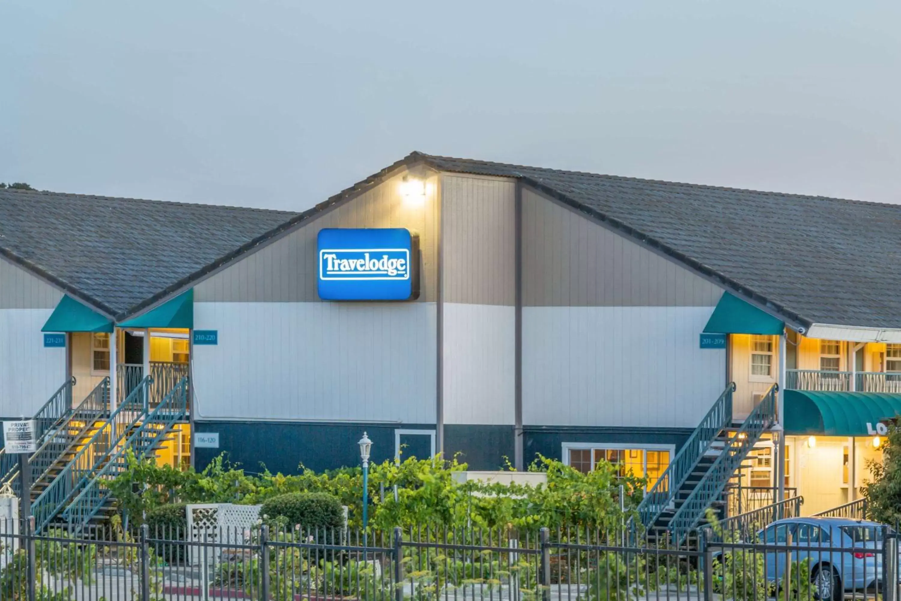 Property building in Travelodge by Wyndham Fairfield/Napa Valley Property building in Travelodge by Wyndham Fairfield/Napa Valley