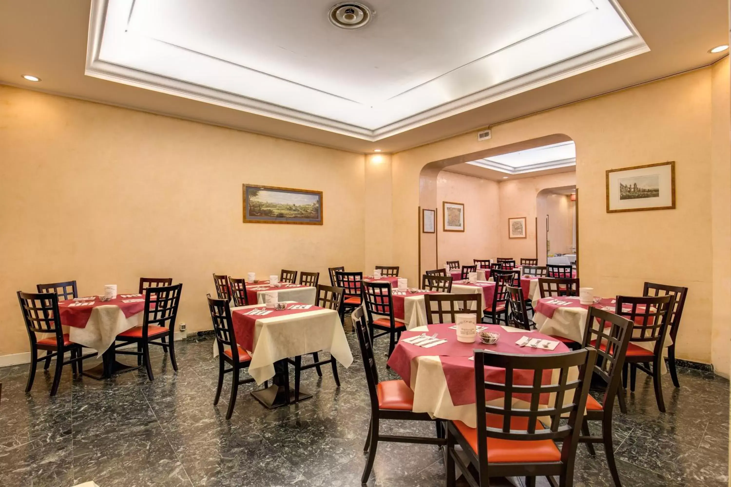 Restaurant/Places to Eat in Hotel San Remo