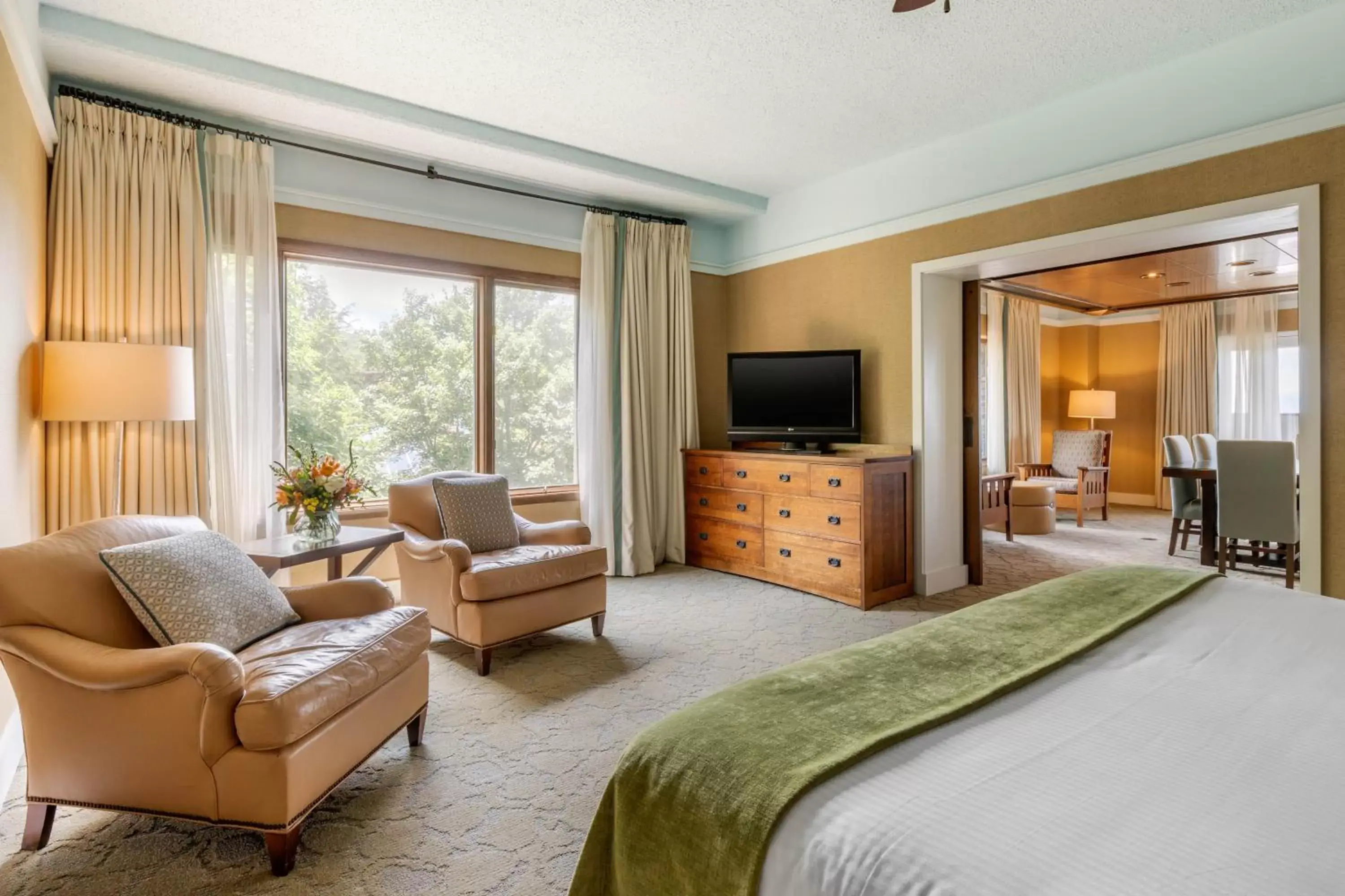 Living room, Seating Area in The Omni Grove Park Inn - Asheville