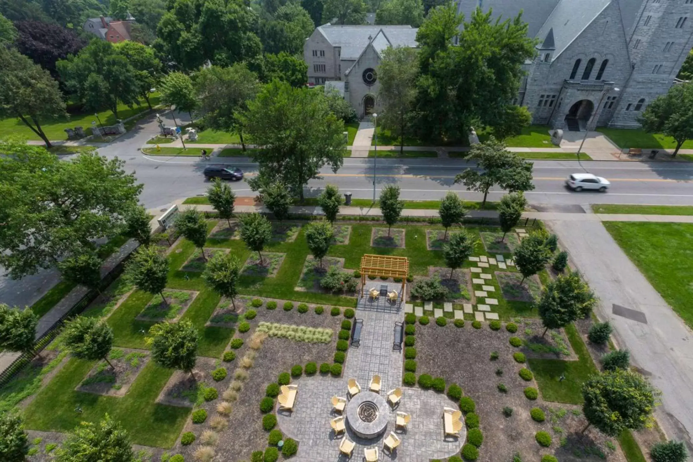 Inner courtyard view, Bird's-eye View in The Strathallan - a DoubleTree by Hilton