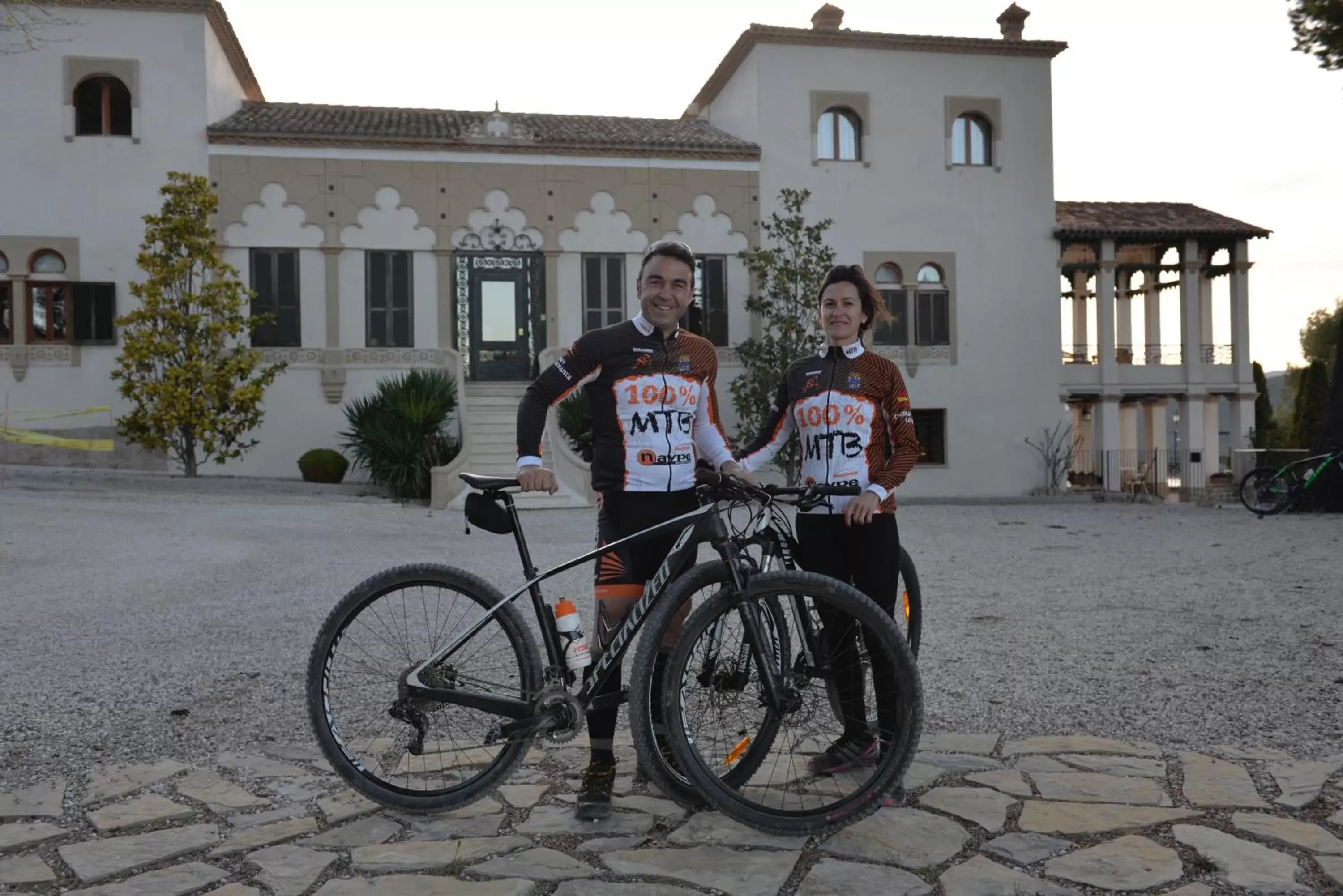 Cycling in Eco Hotel con encanto Masía la Mota B&B