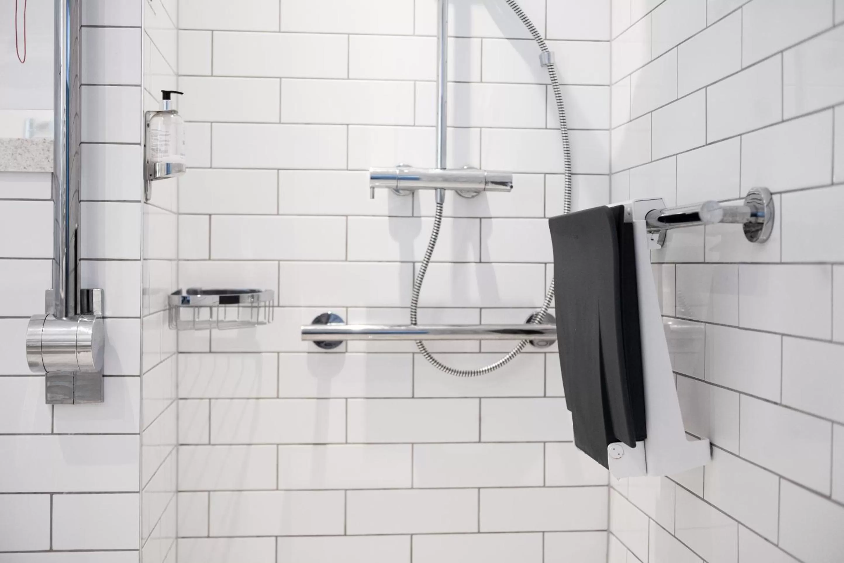 Bathroom in The Oatlands Chaser by Innkeeper's Collection