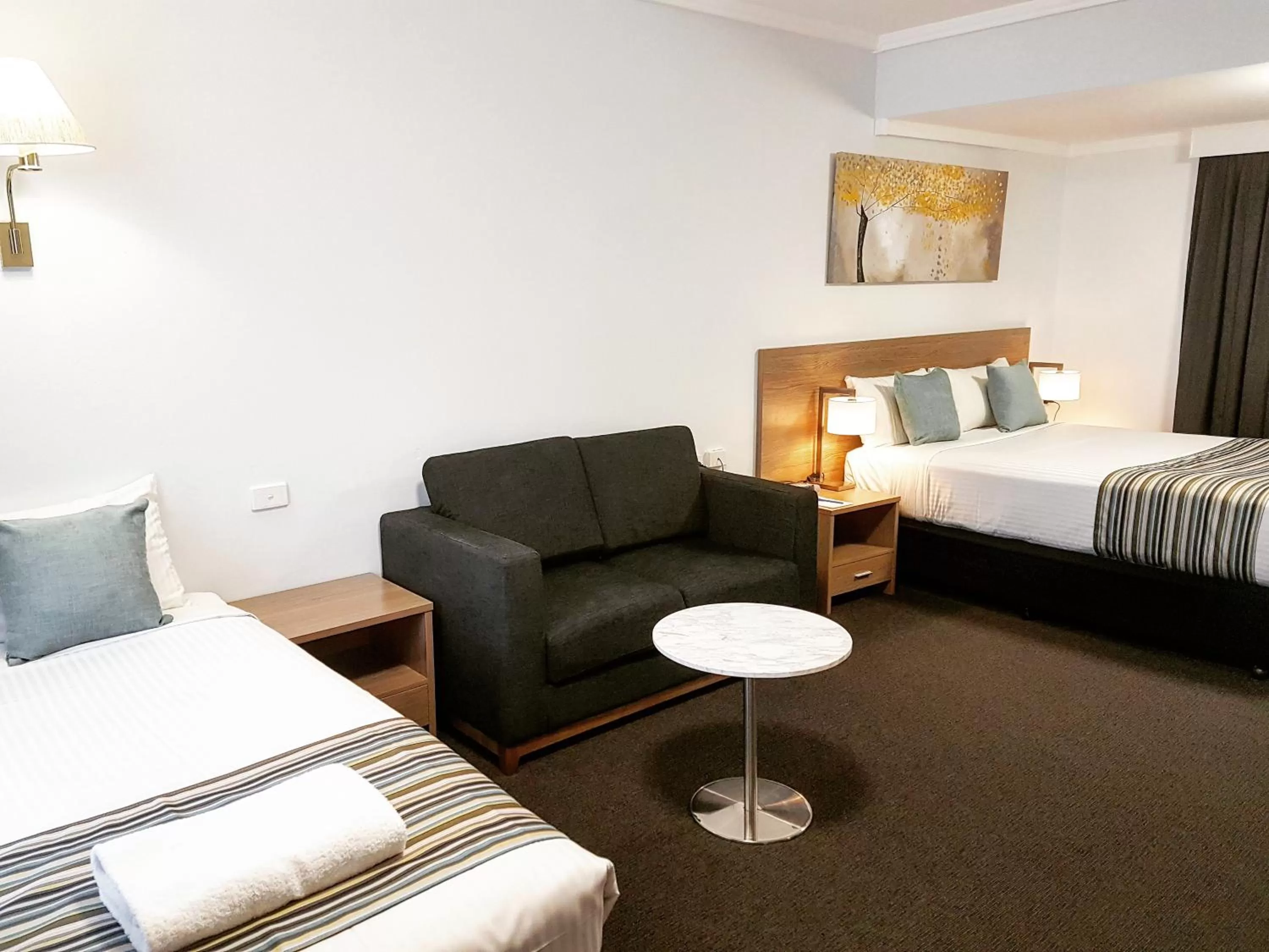 Bed in Mid City Motor Inn Singleton