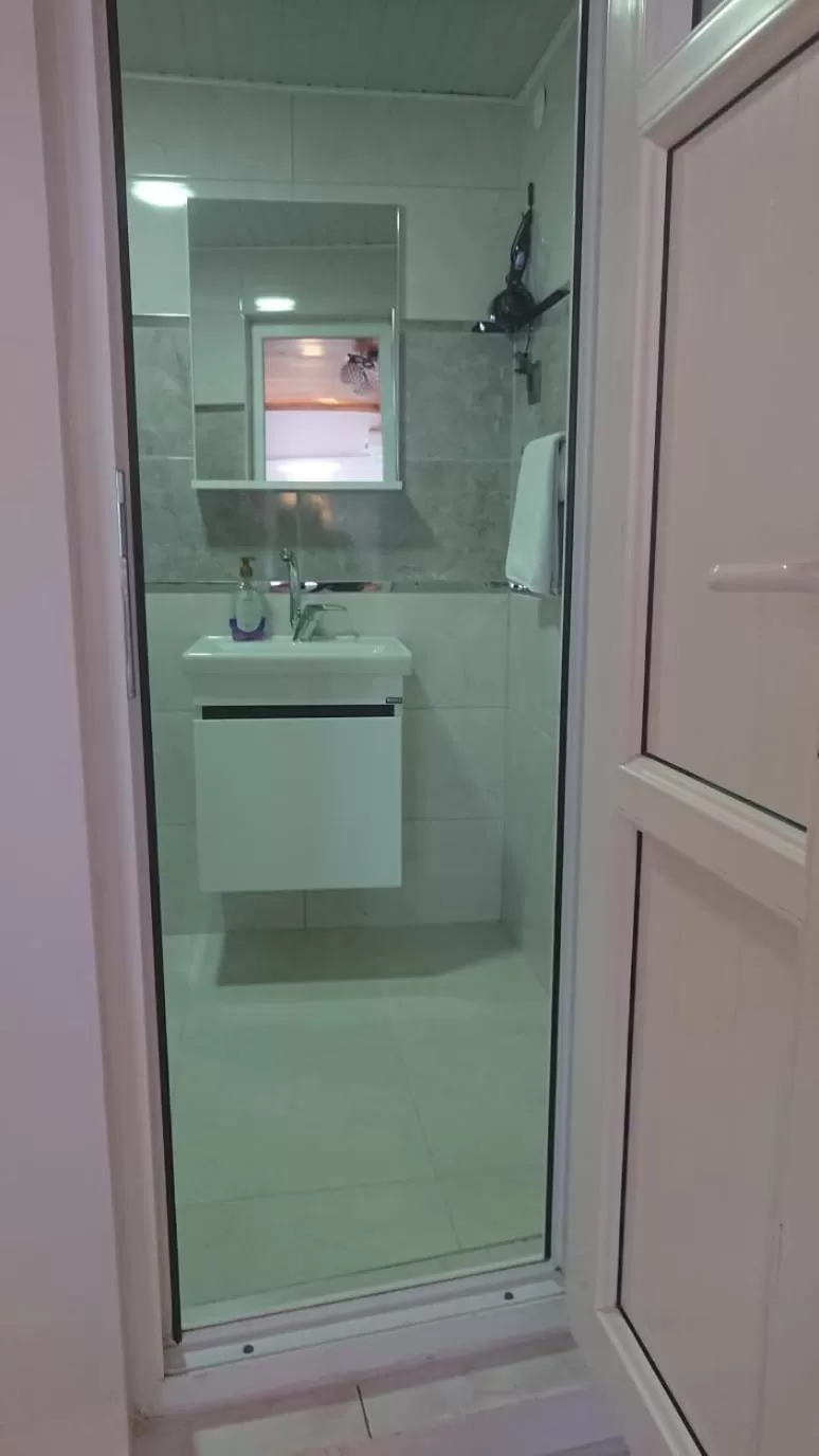 Ali's Pension ada alis