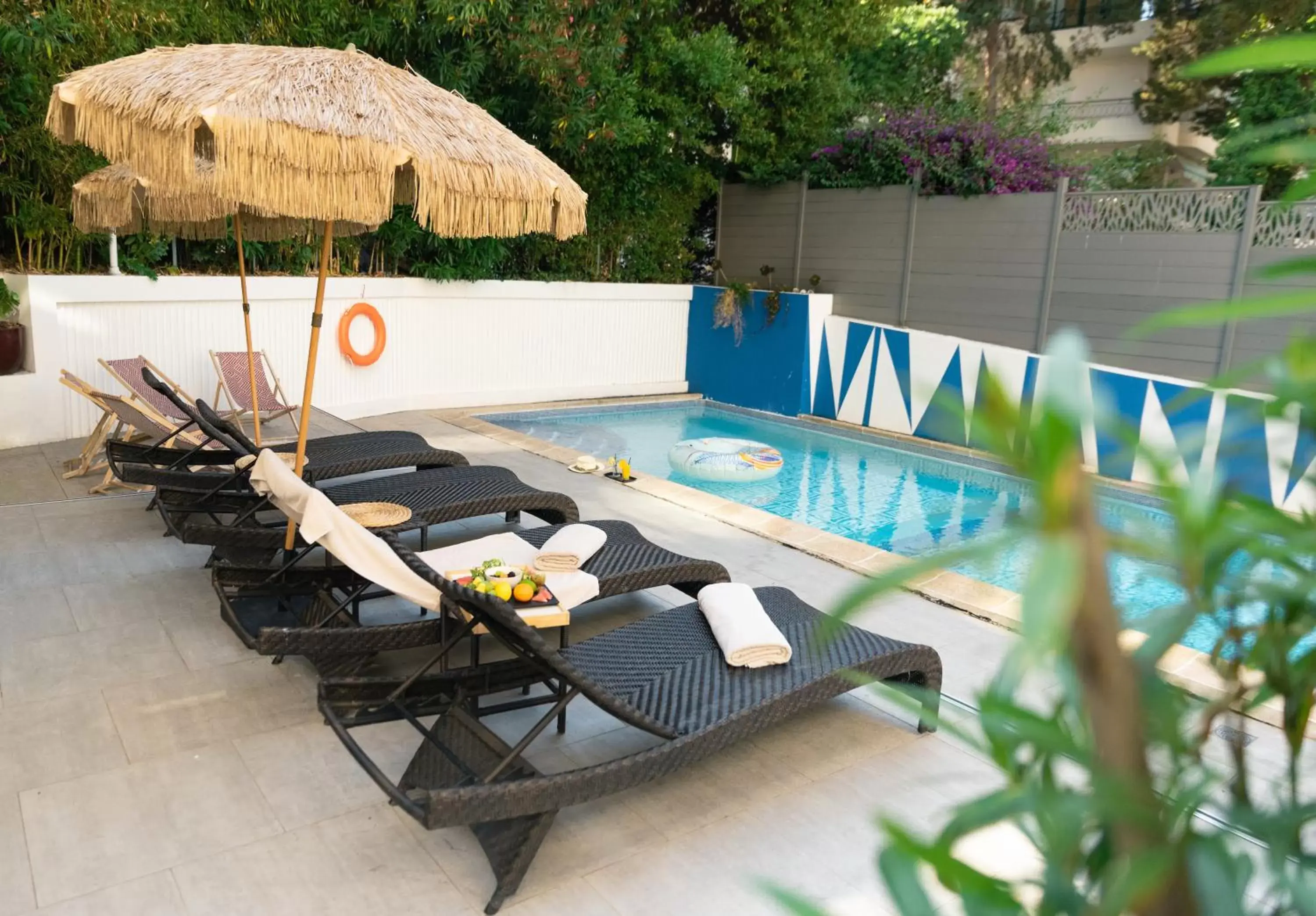 Solarium, Swimming Pool in Juliana Hotel Cannes