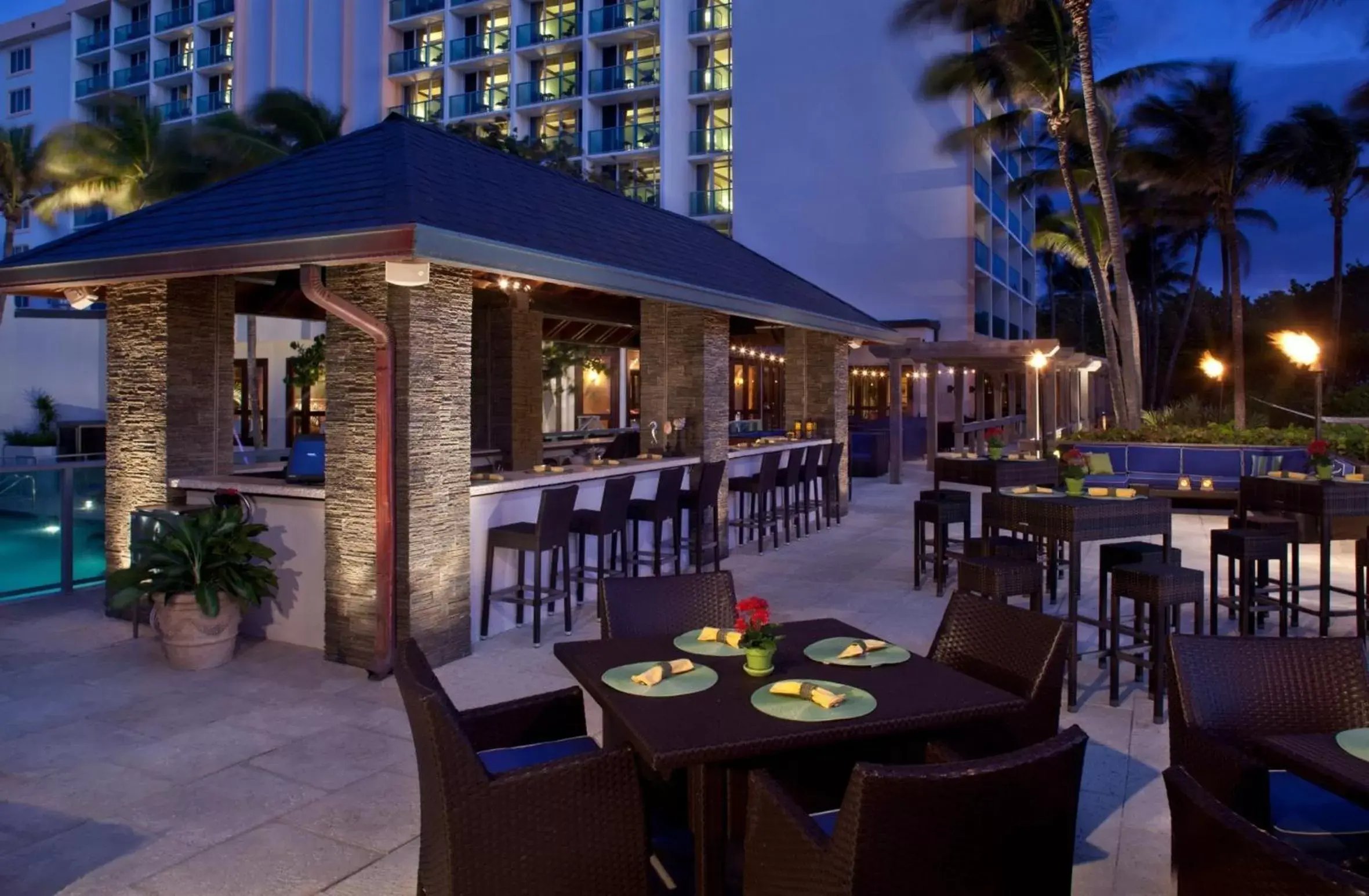 Lounge or bar, Restaurant/Places to Eat in Jupiter Beach Resort & Spa