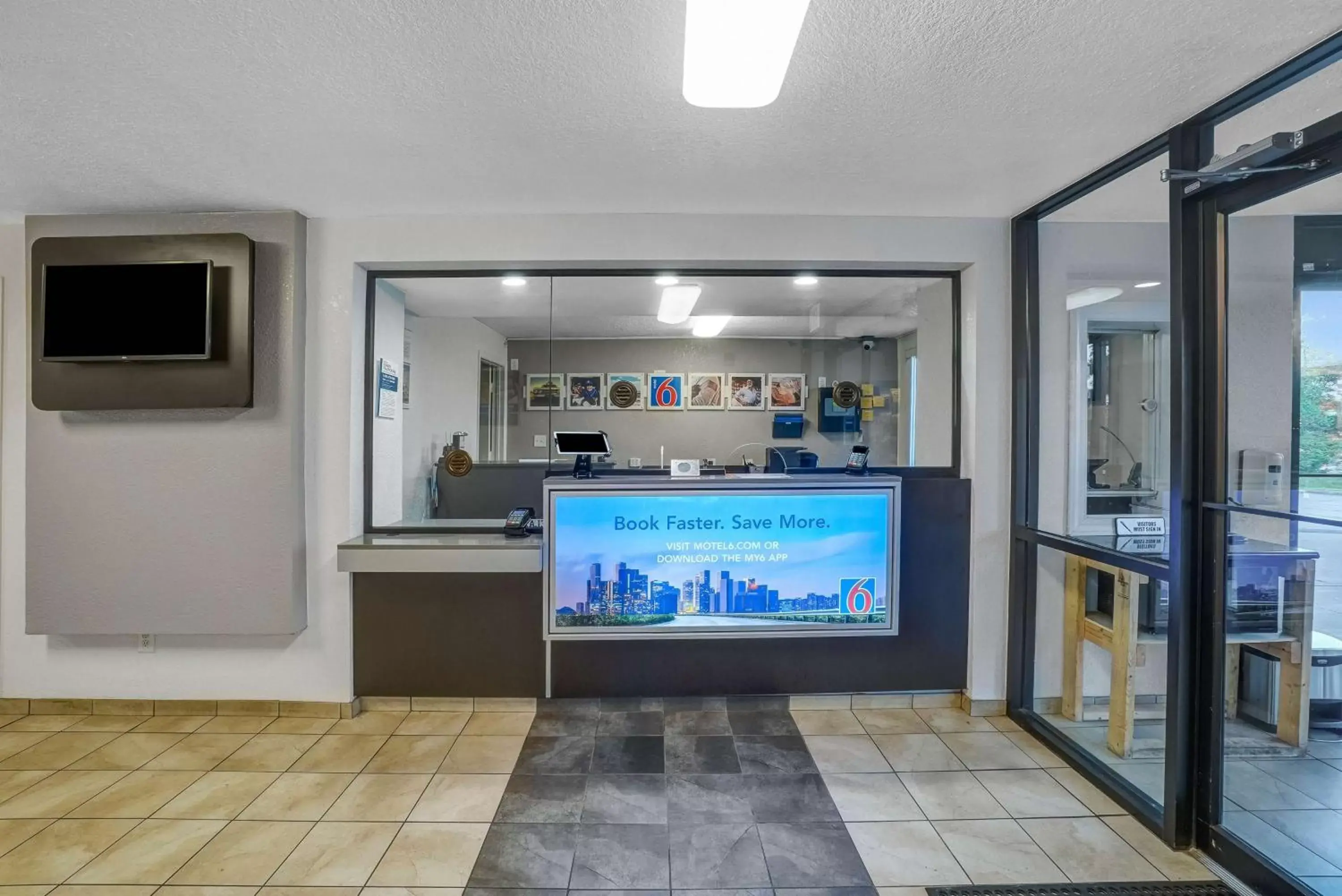 Lobby or reception in Motel 6 Lexington I-75 Hamburg Lobby or reception in Motel 6 Lexington I-75 Hamburg