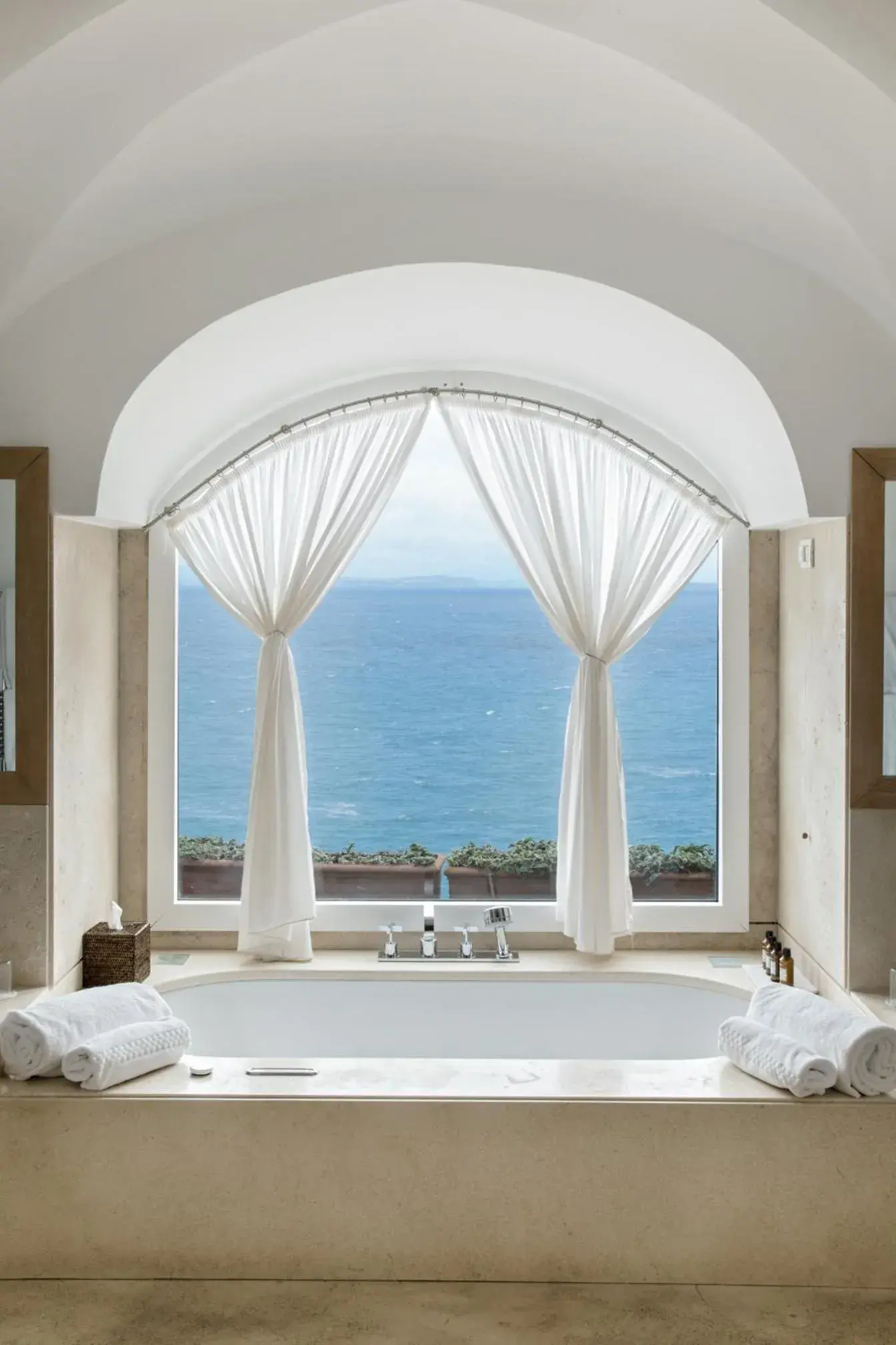 Superior Suite with Sea View in Mezzatorre Hotel & Thermal Spa Superior Suite with Sea View in Mezzatorre Hotel & Thermal Spa