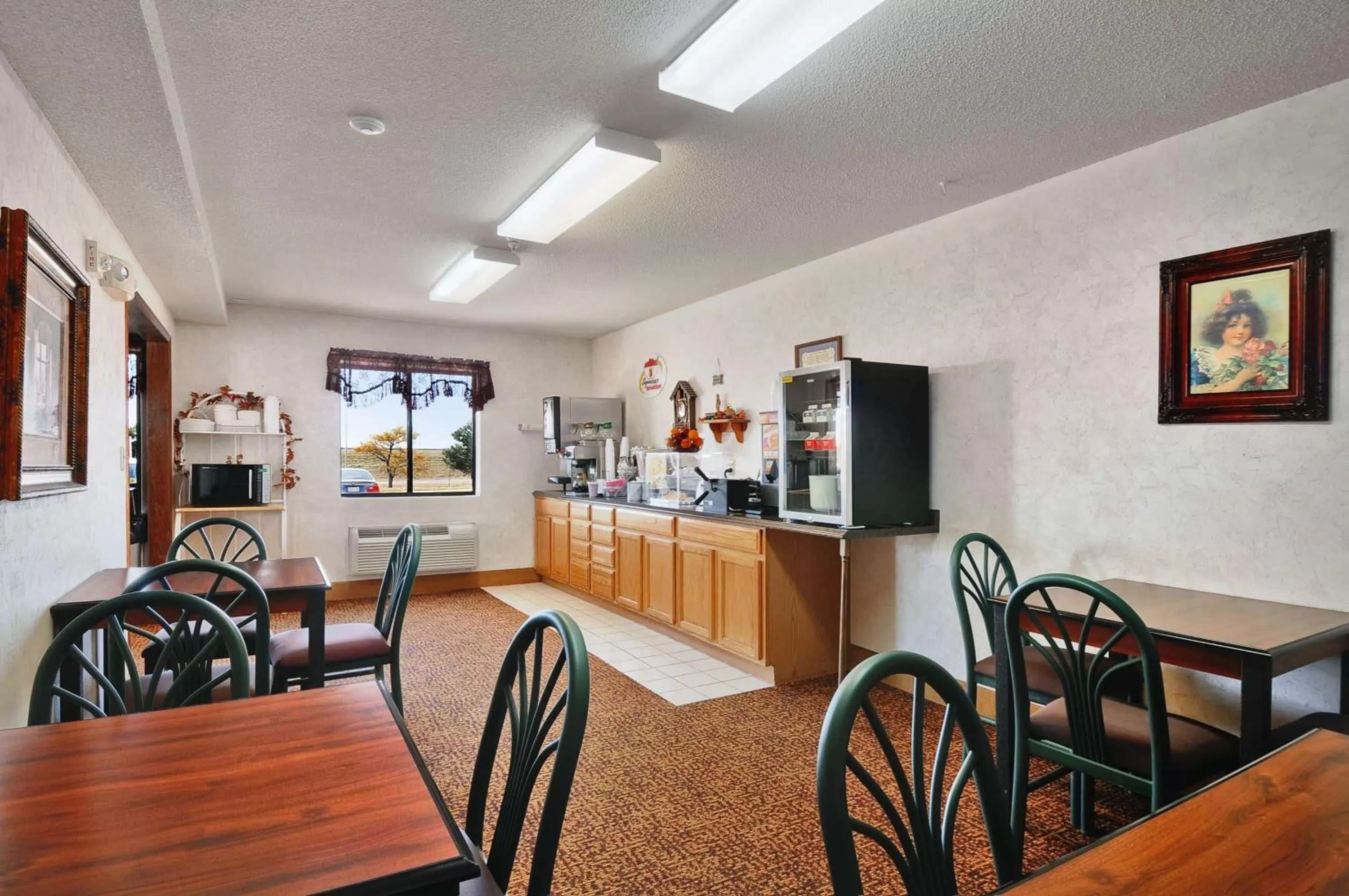 Restaurant/places to eat in Super 8 by Wyndham Wakeeney