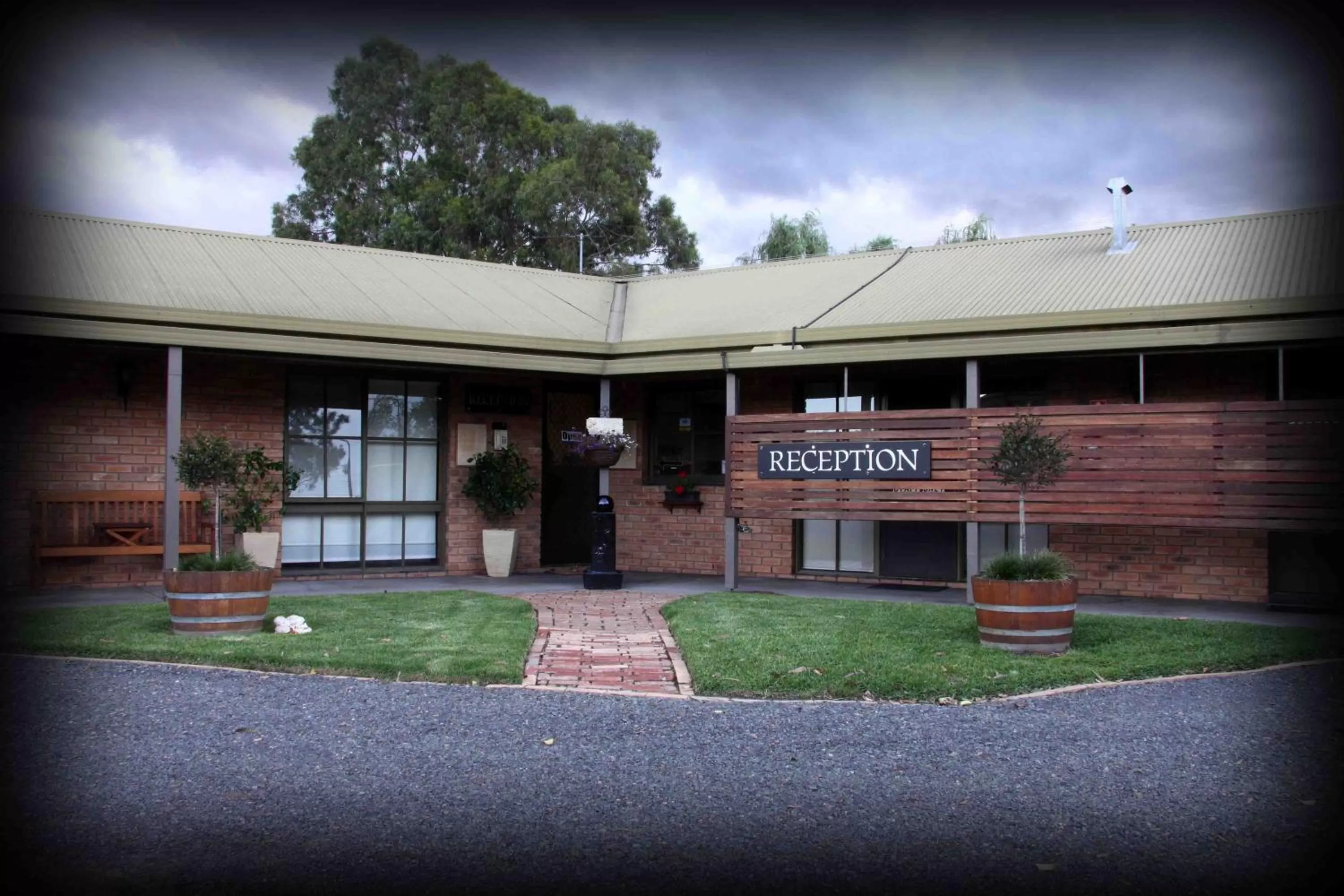 Property building in Statesman Motor Inn