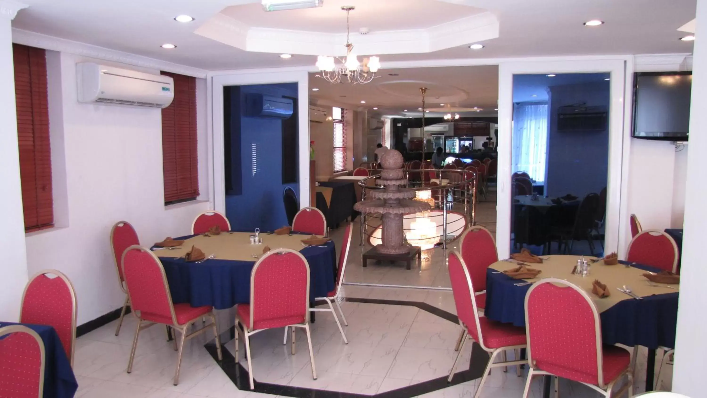 Restaurant/places to eat in Rainbow Hotel Restaurant/places to eat in Rainbow Hotel