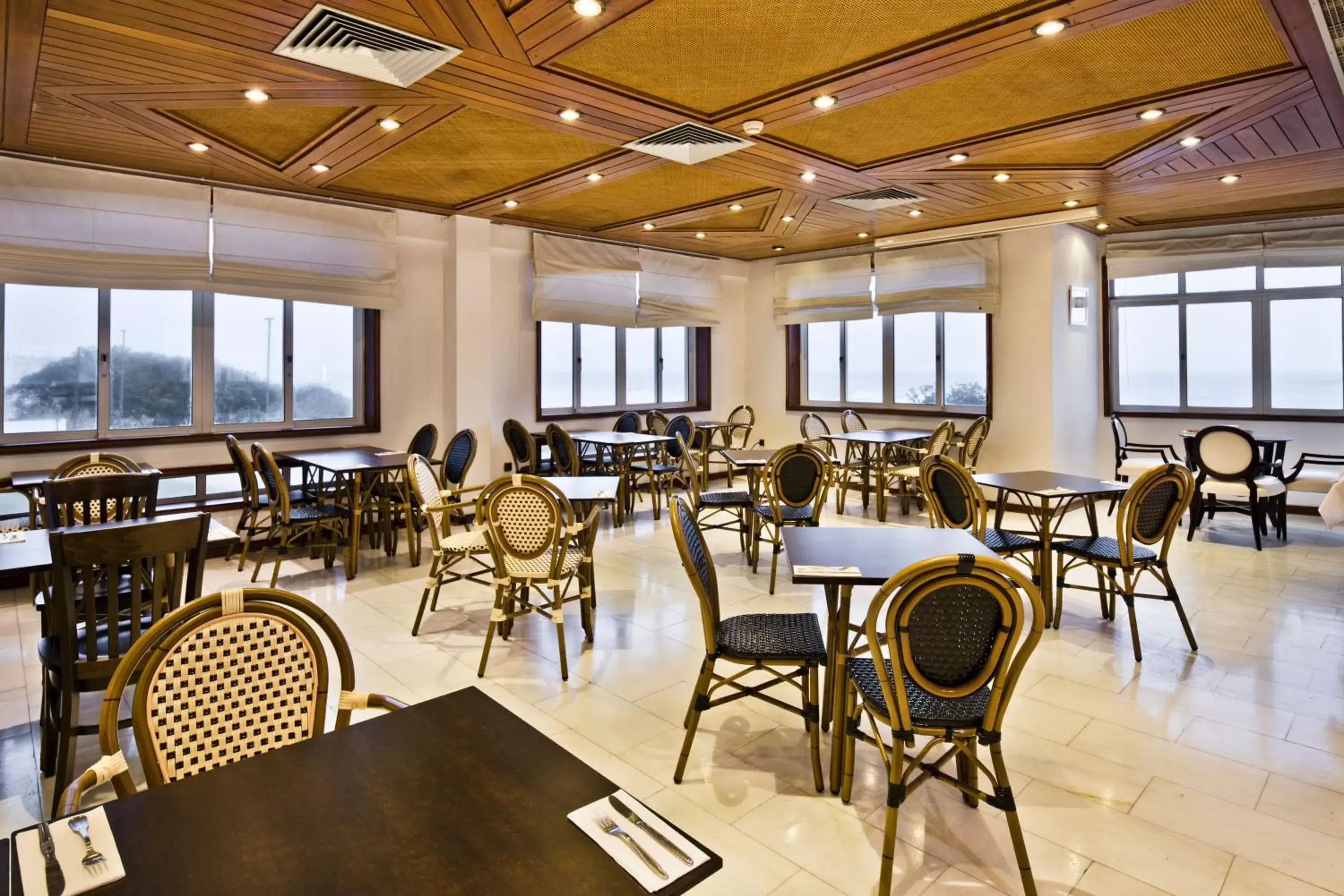 Breakfast, Restaurant/Places to Eat in Golden Tulip Porto Gaia Hotel & SPA