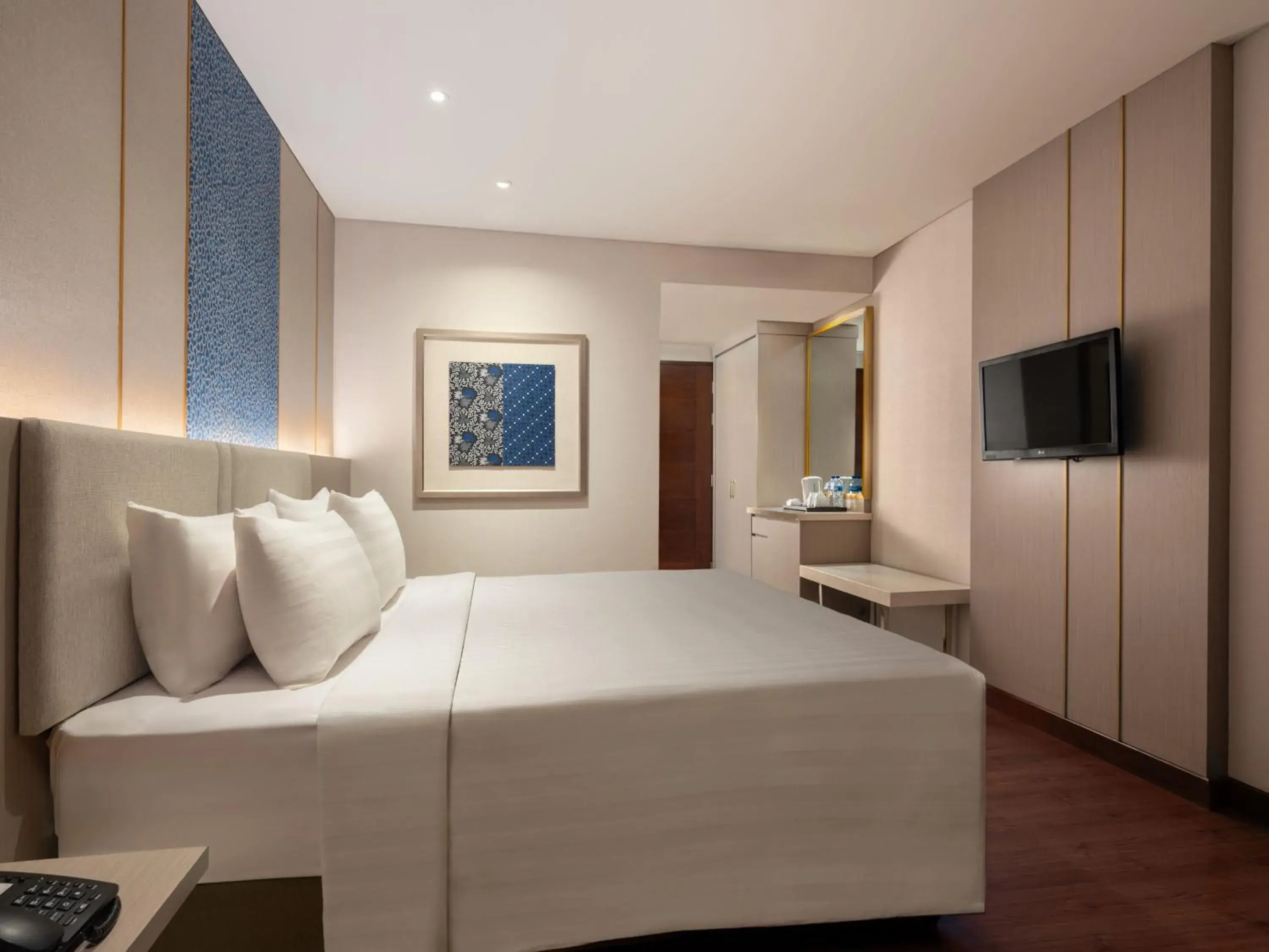 Bedroom, Bed in Hotel Santika Premiere Gubeng