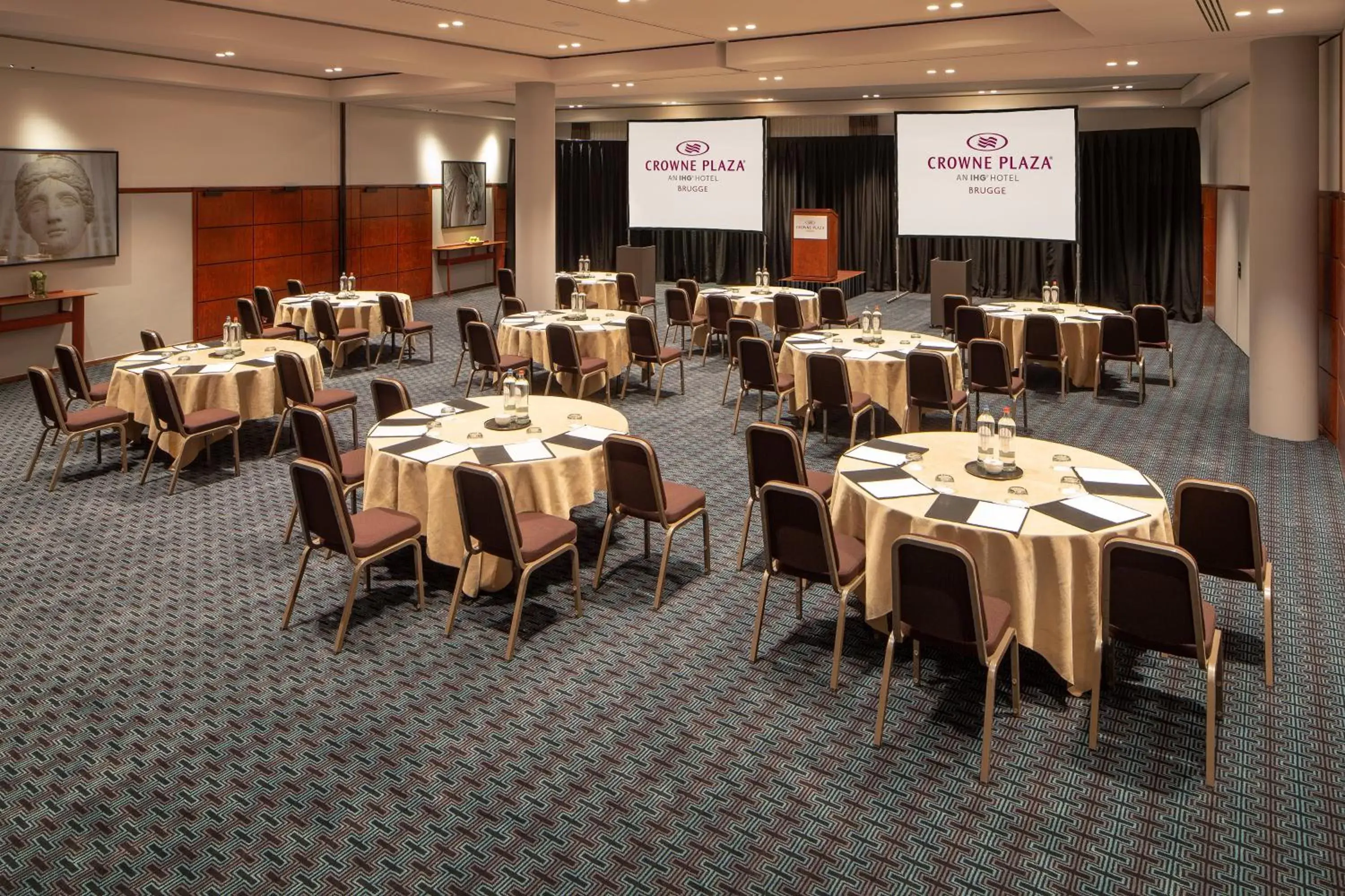 Meeting/conference room in Crowne Plaza Hotel Brugge, an IHG Hotel