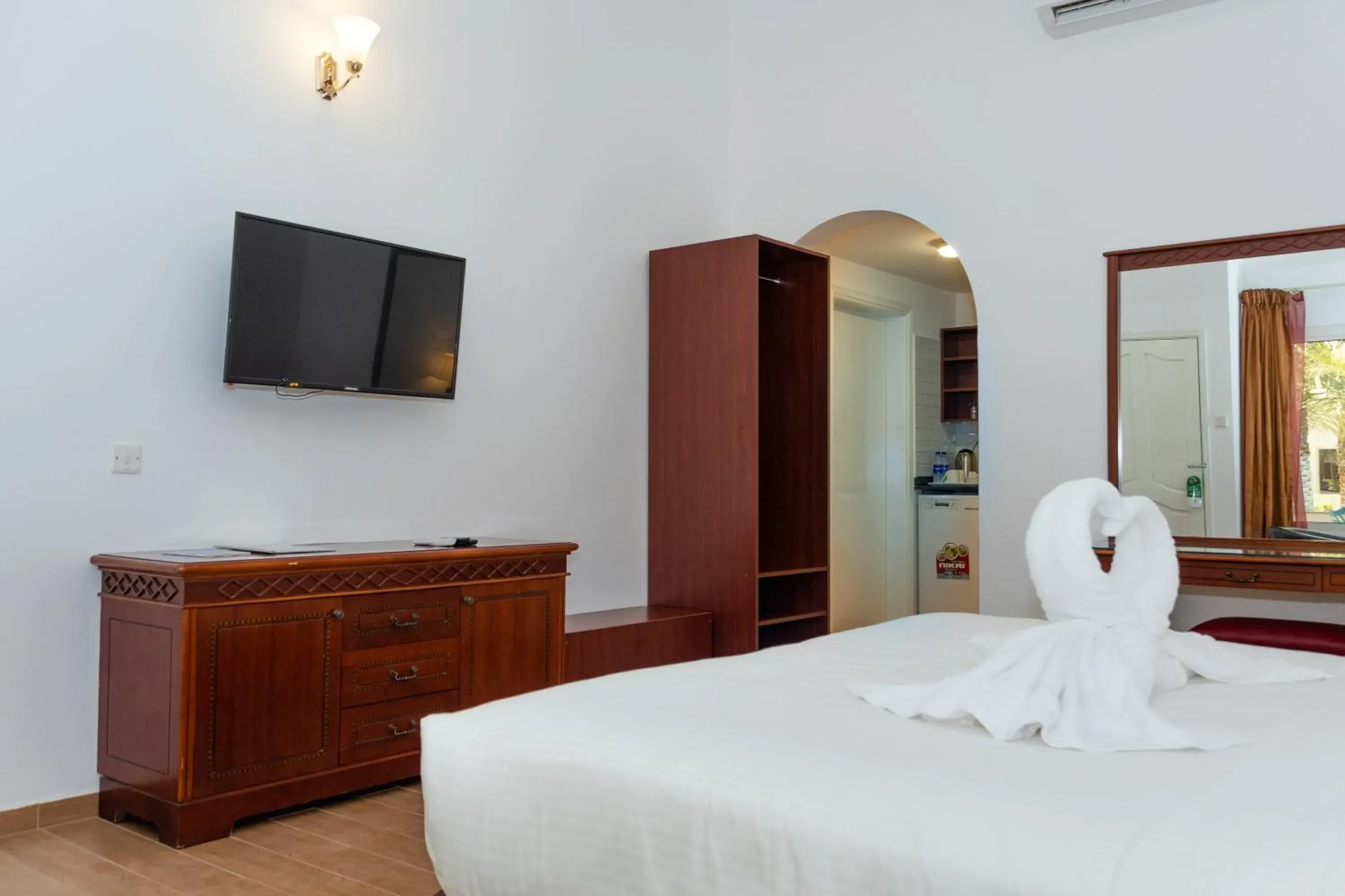 TV and multimedia, Bed in Fujairah Hotel & Resort