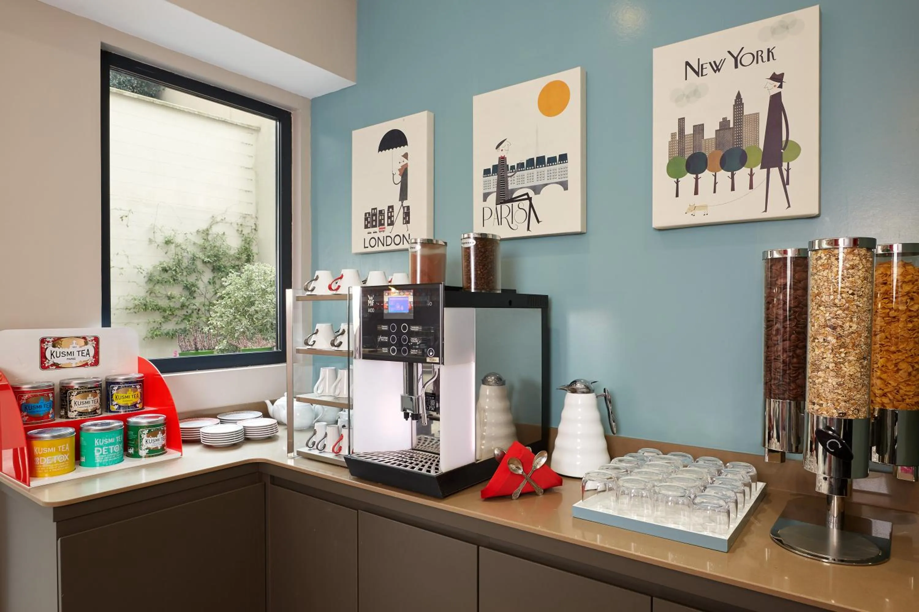 Coffee/tea facilities in Hôtel Vic Eiffel