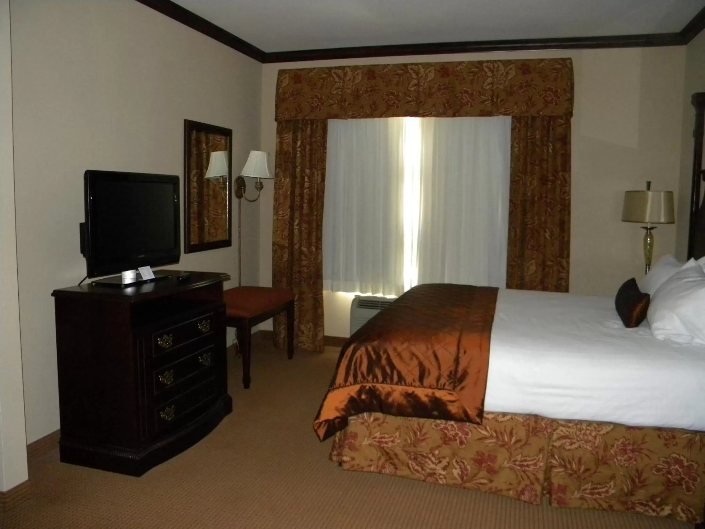 Bed in Big Country Hotel & Suites