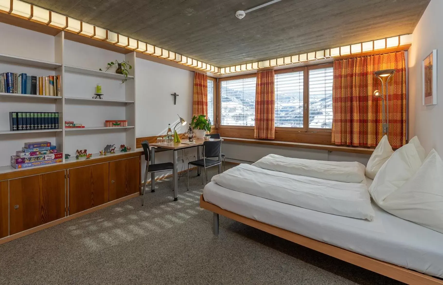 Quadruple Room with Shower in Haus der Begegnung im Kloster Ilanz