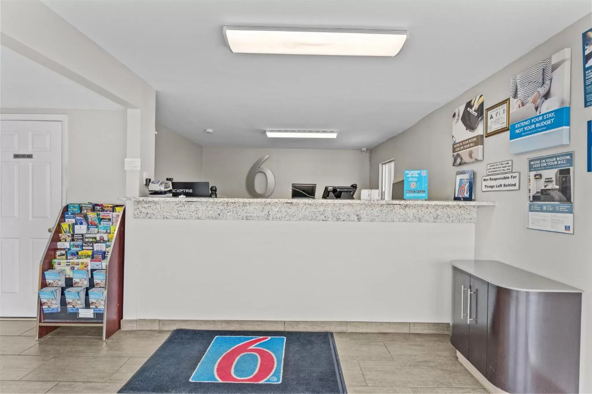 Lobby or reception, Kitchen/Kitchenette in Studio 6 Wilmington, NC