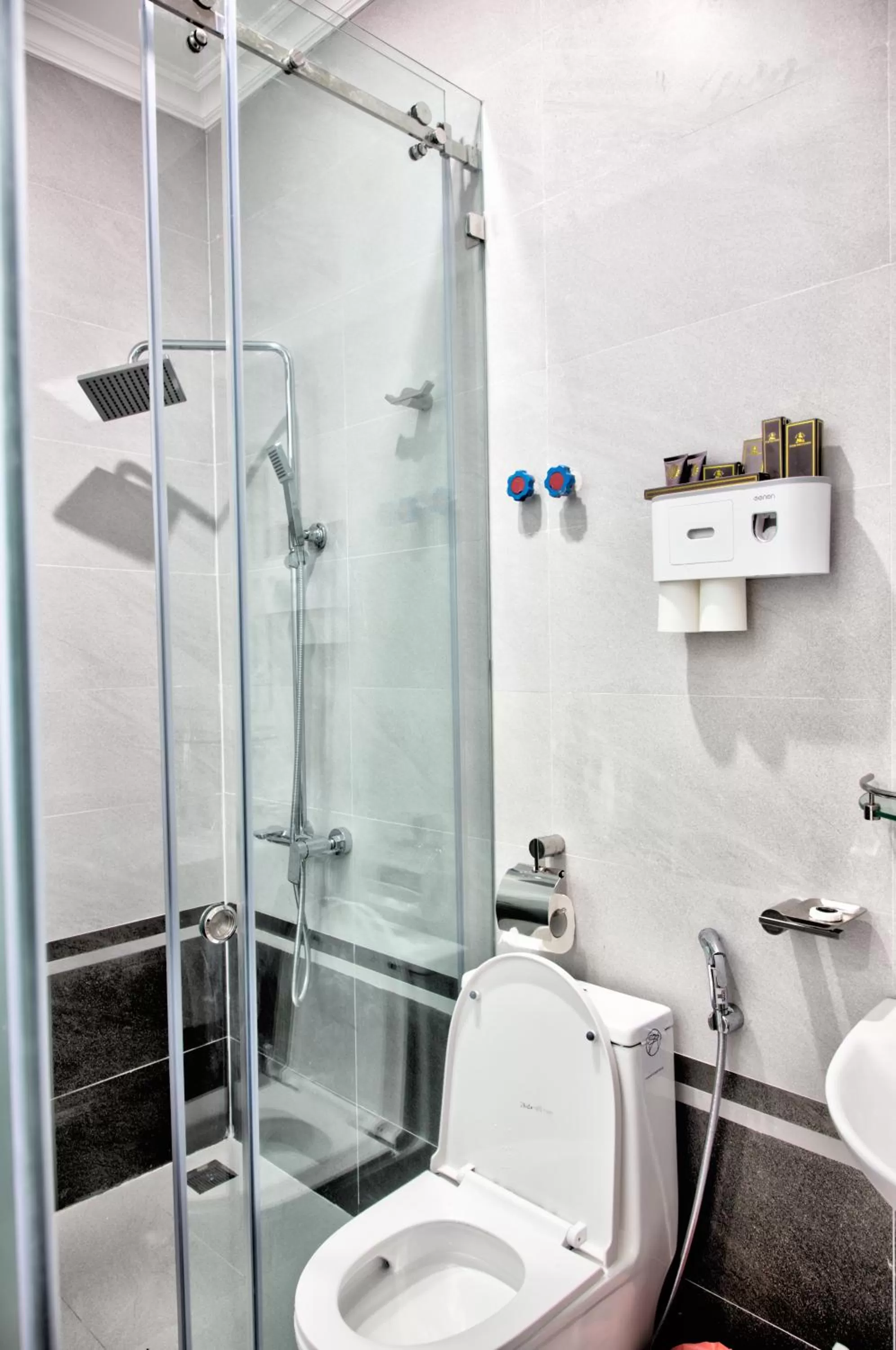 Bathroom in The Flamboyant #StayWork Vinhomes Marina