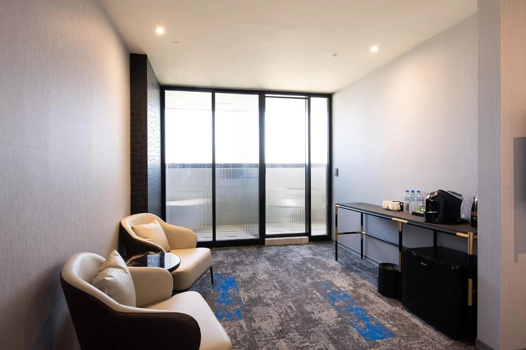 Living room in Tenz Go Hotel