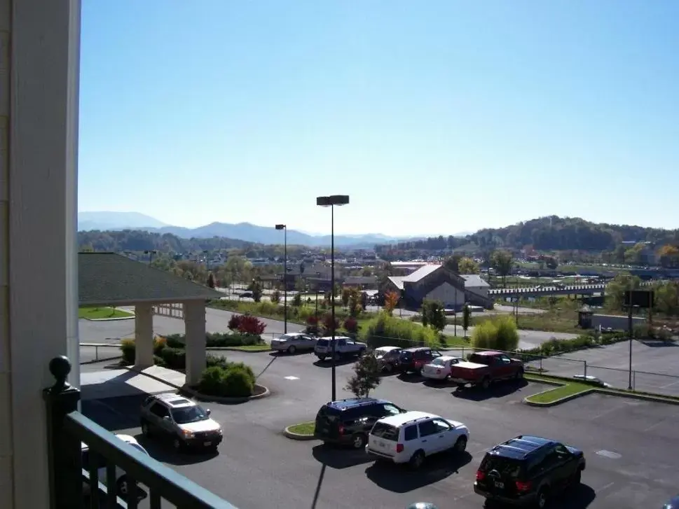 Day, Mountain View in Holiday Inn Express Pigeon Forge – Sevierville, an IHG Hotel