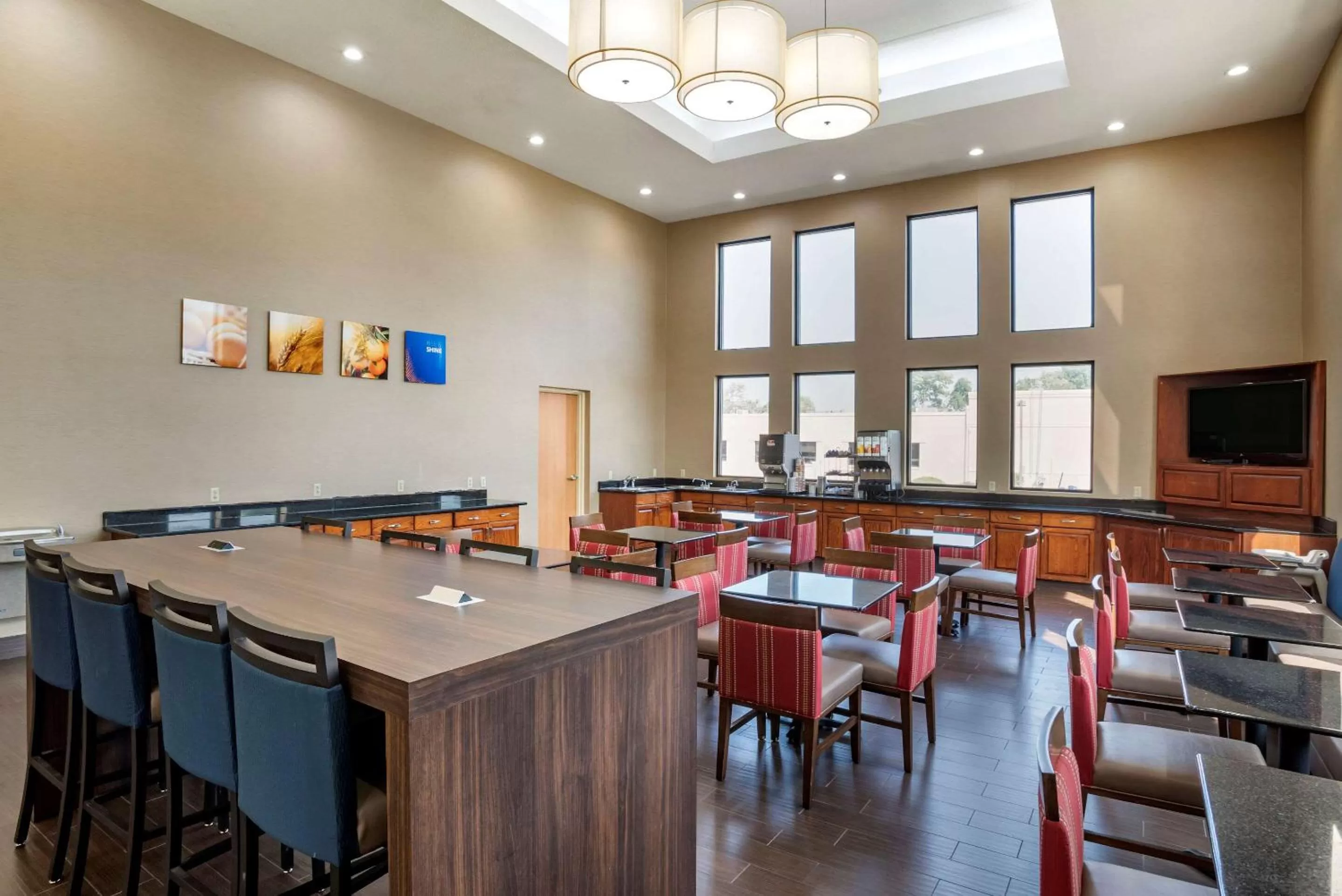 Restaurant/places to eat in Comfort Suites Hagerstown