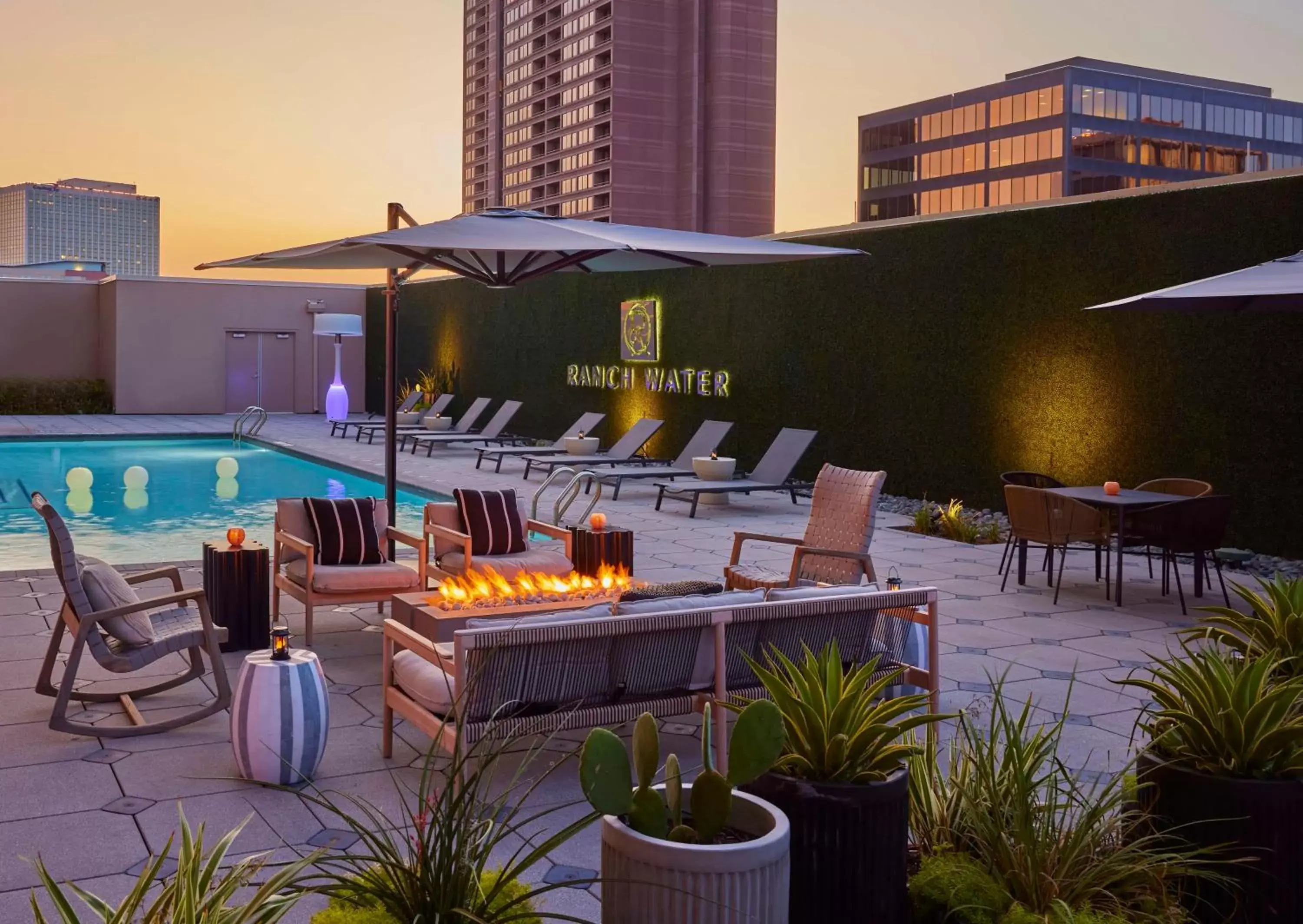 Swimming pool, Restaurant/Places to Eat in Hyatt Regency Houston Galleria