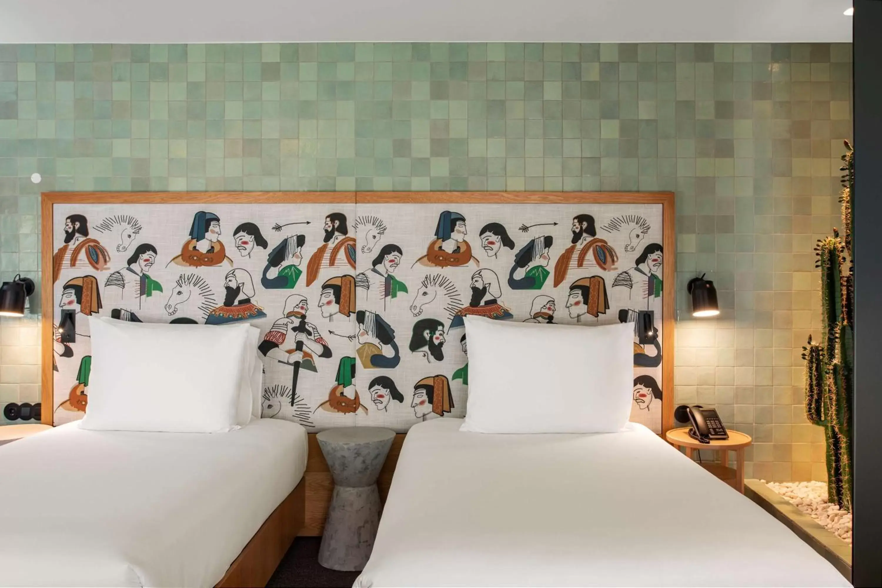 Bed in Se Catedral Hotel Porto, Tapestry Collection By Hilton