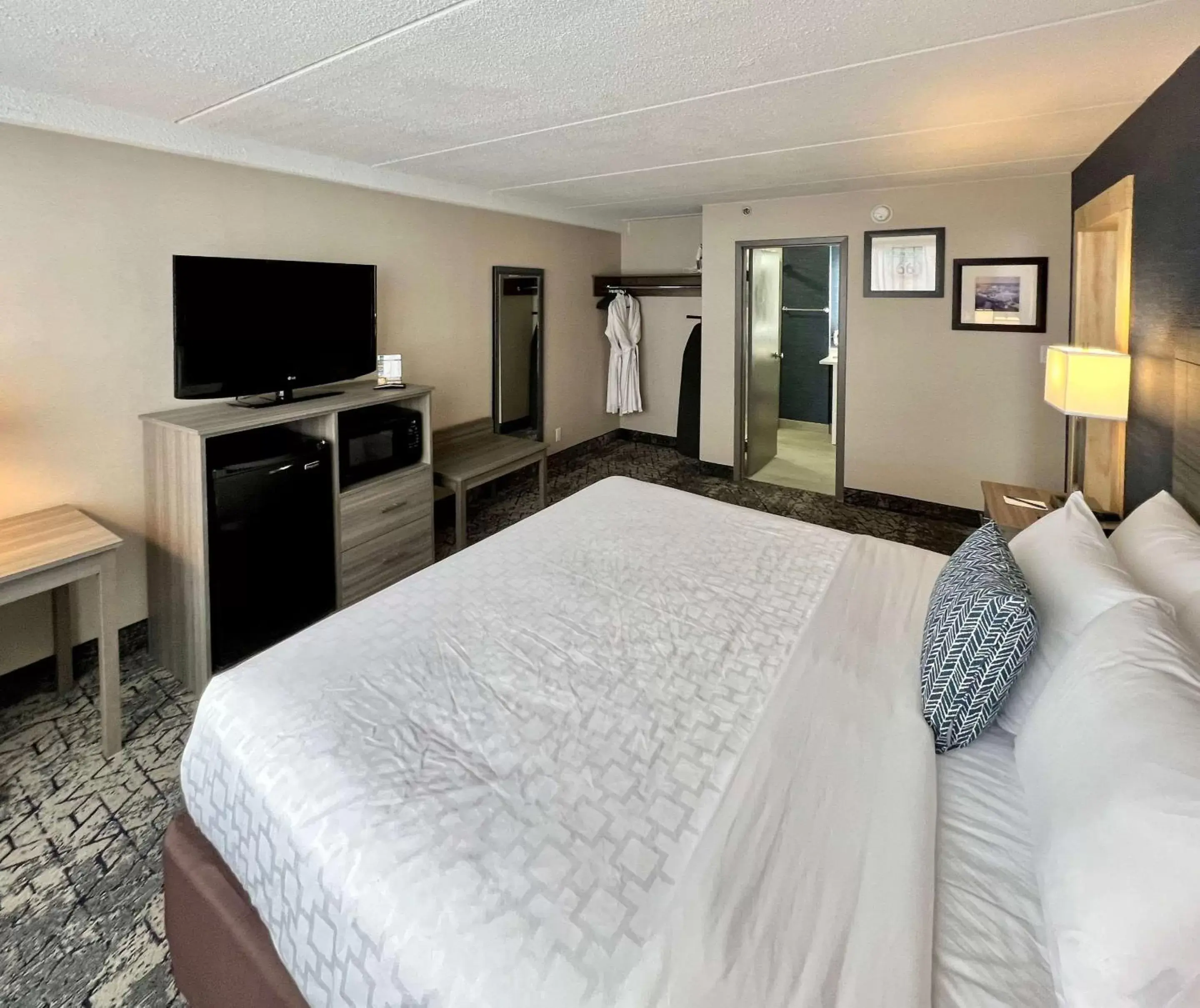 Bedroom in Clarion Hotel and Conference Center - Joliet