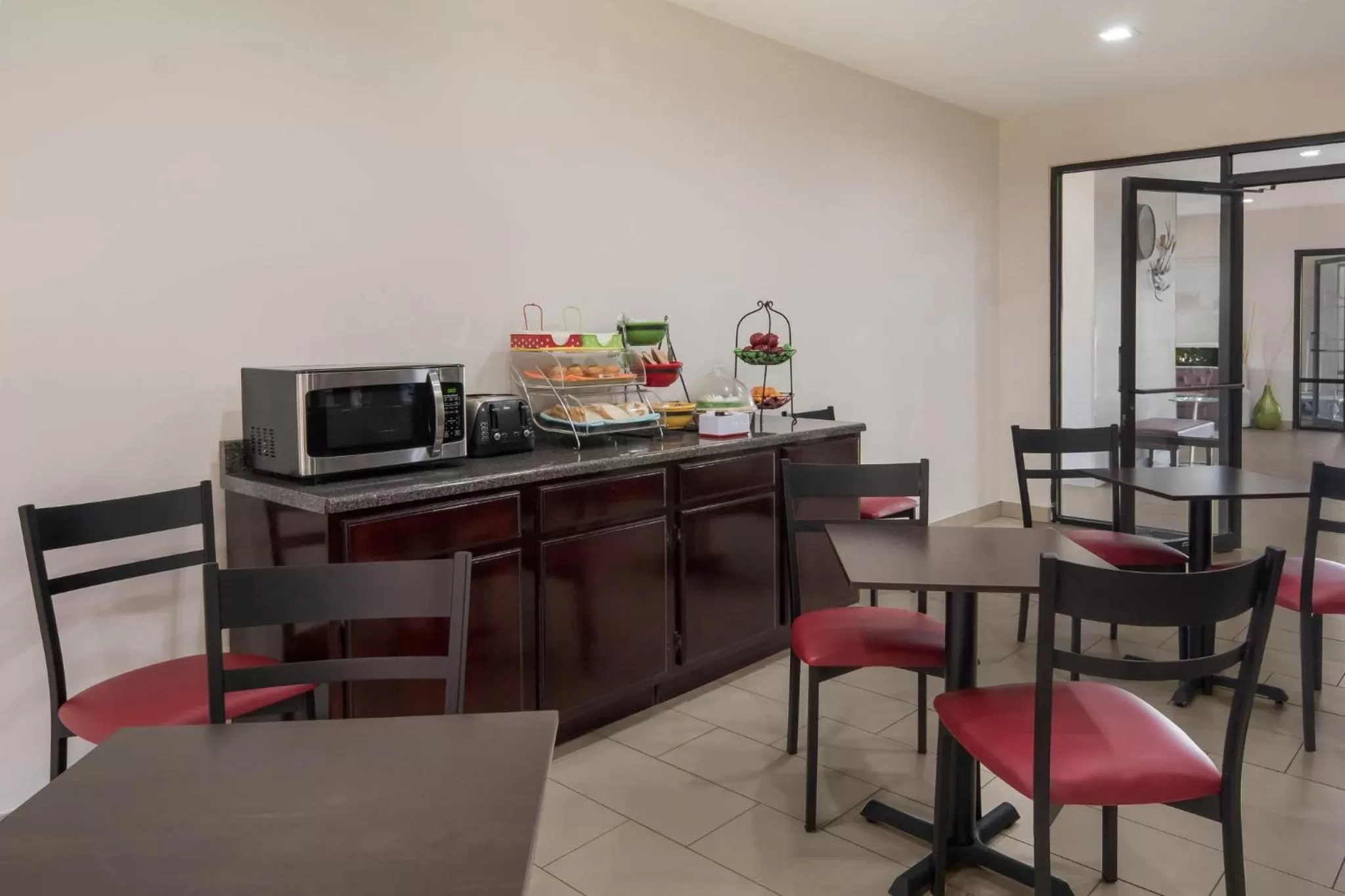 Breakfast in Red Roof Inn Terrell