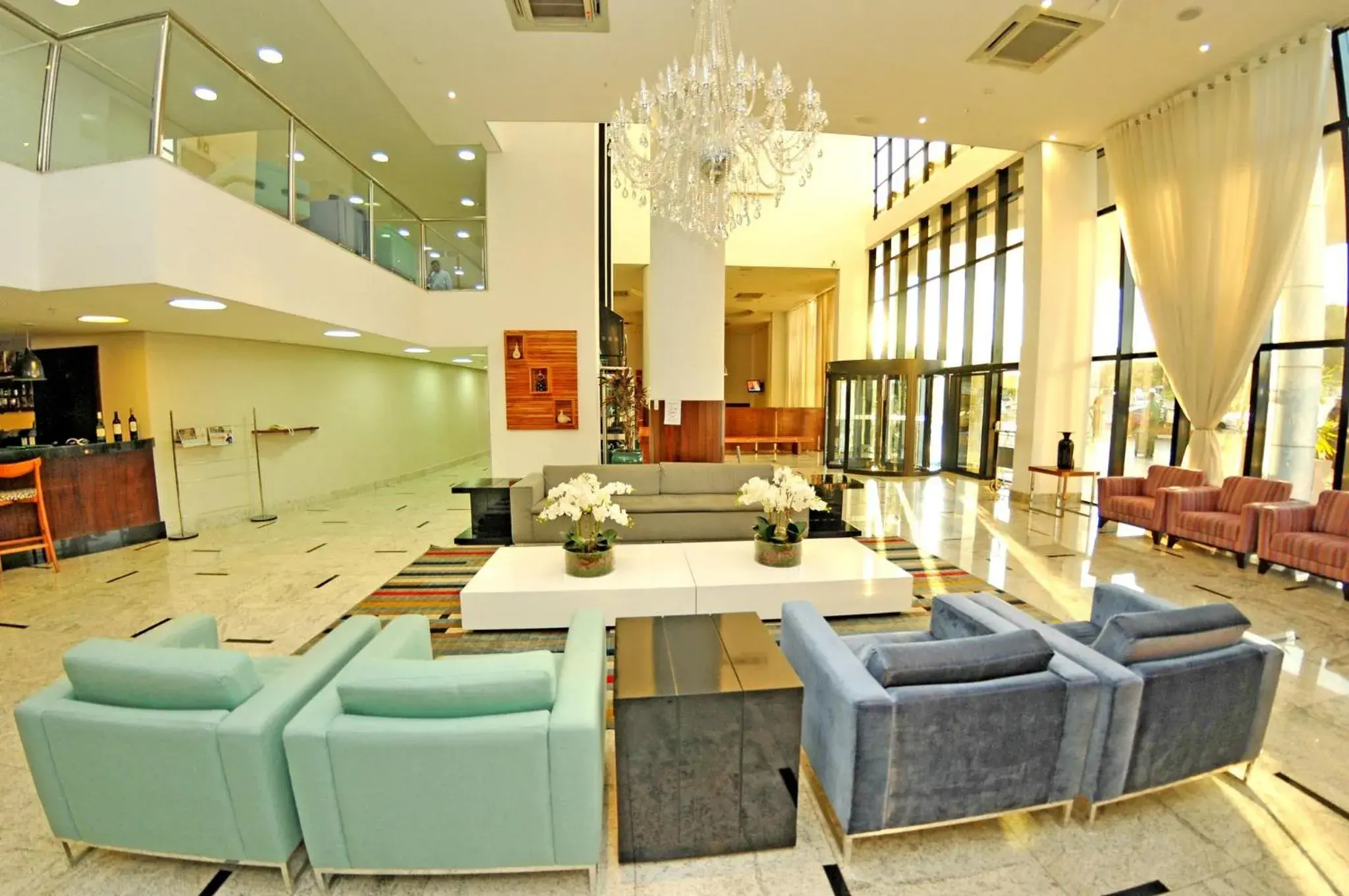 Lobby or reception, Lounge/Bar in Holiday Inn Cuiaba, an IHG Hotel