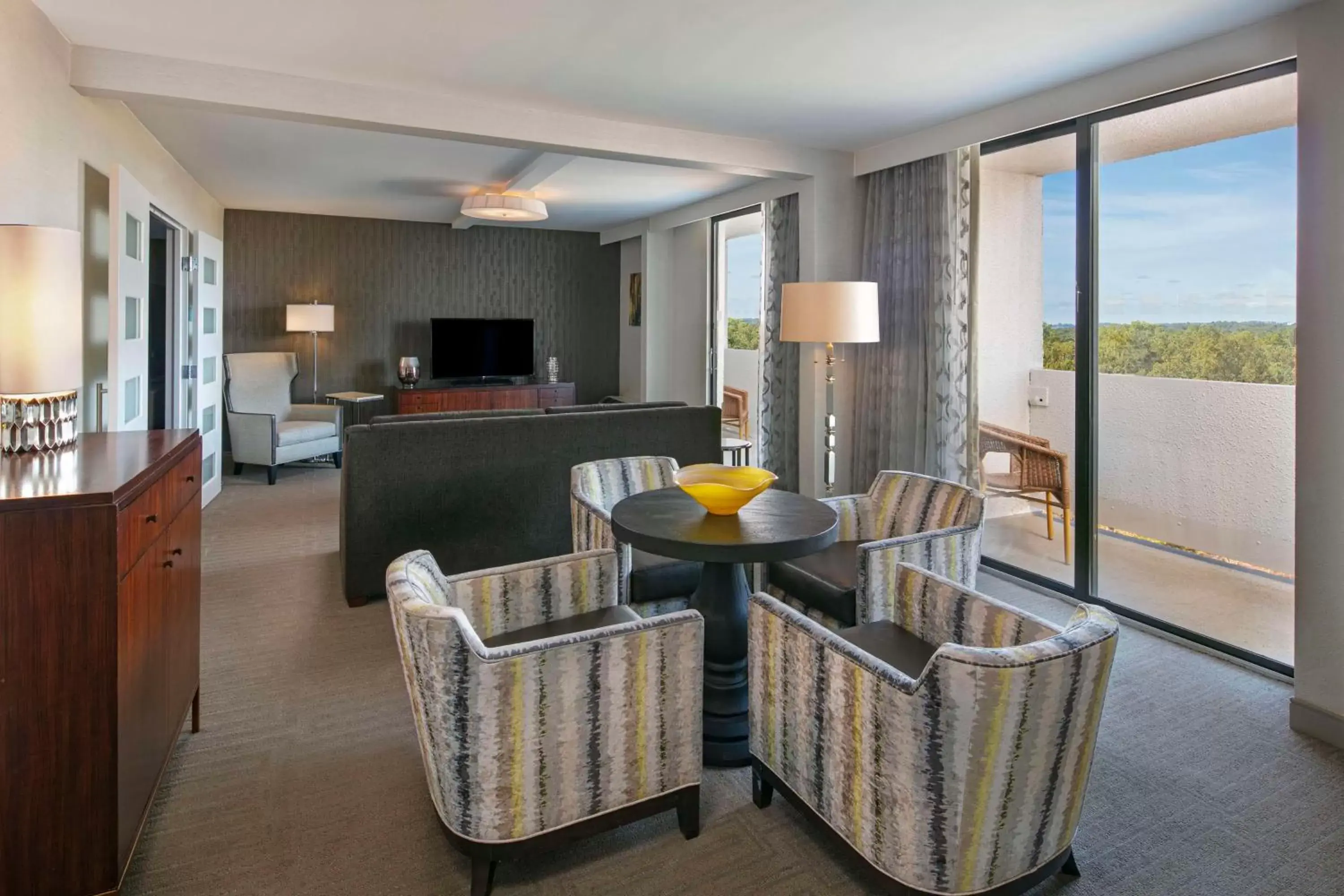 Photo of the whole room, Seating Area in Sonesta Charlotte Executive Park