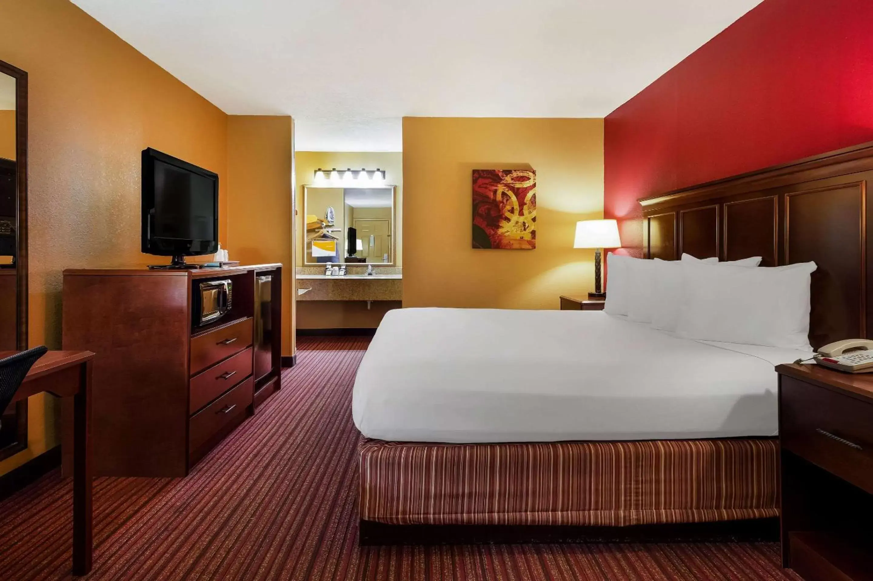 Bedroom, Bed in Quality Inn & Suites Bedroom, Bed in Quality Inn & Suites