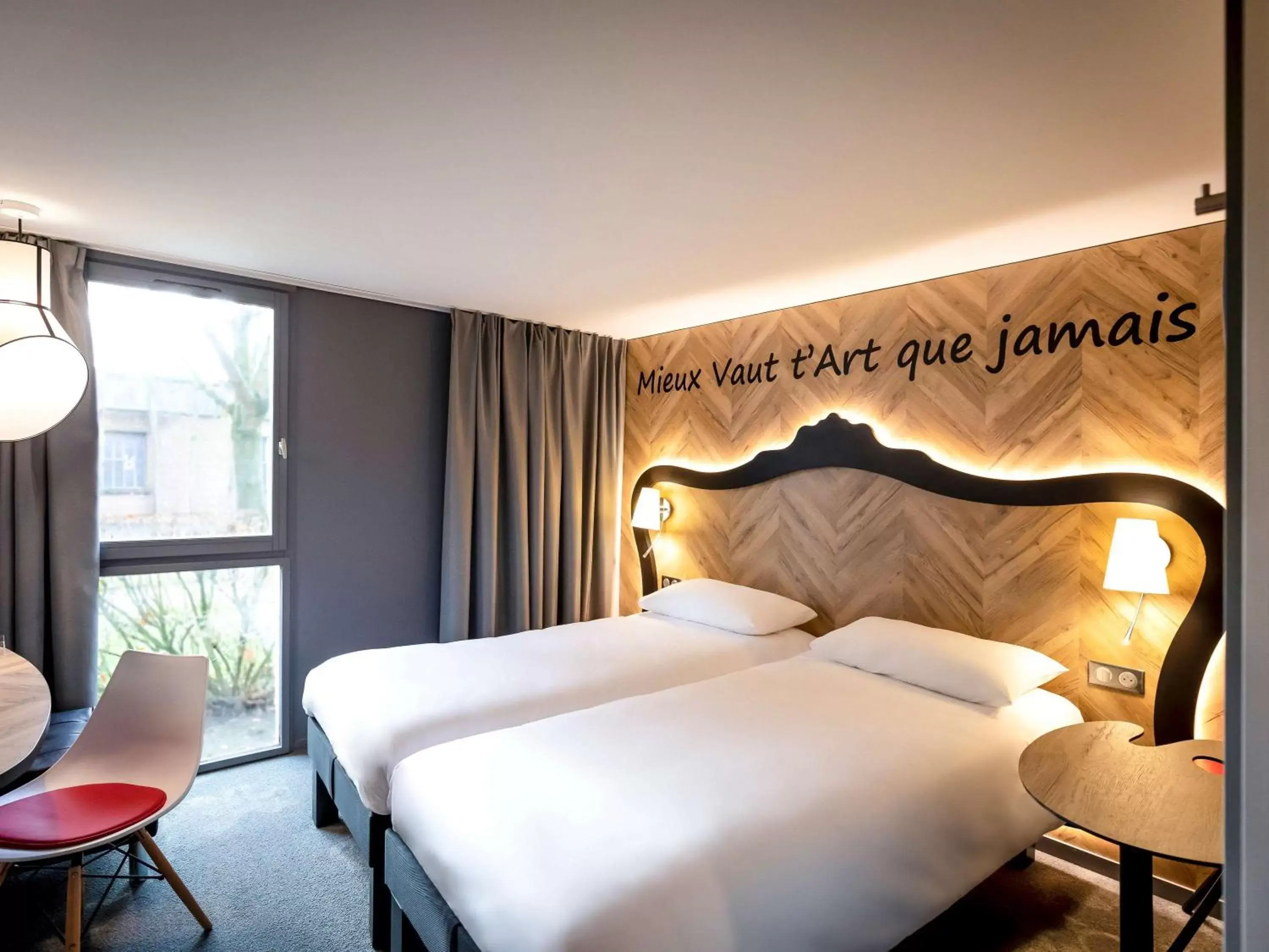 Photo of the whole room, Bed in ibis Styles Douai Gare Gayant Expo