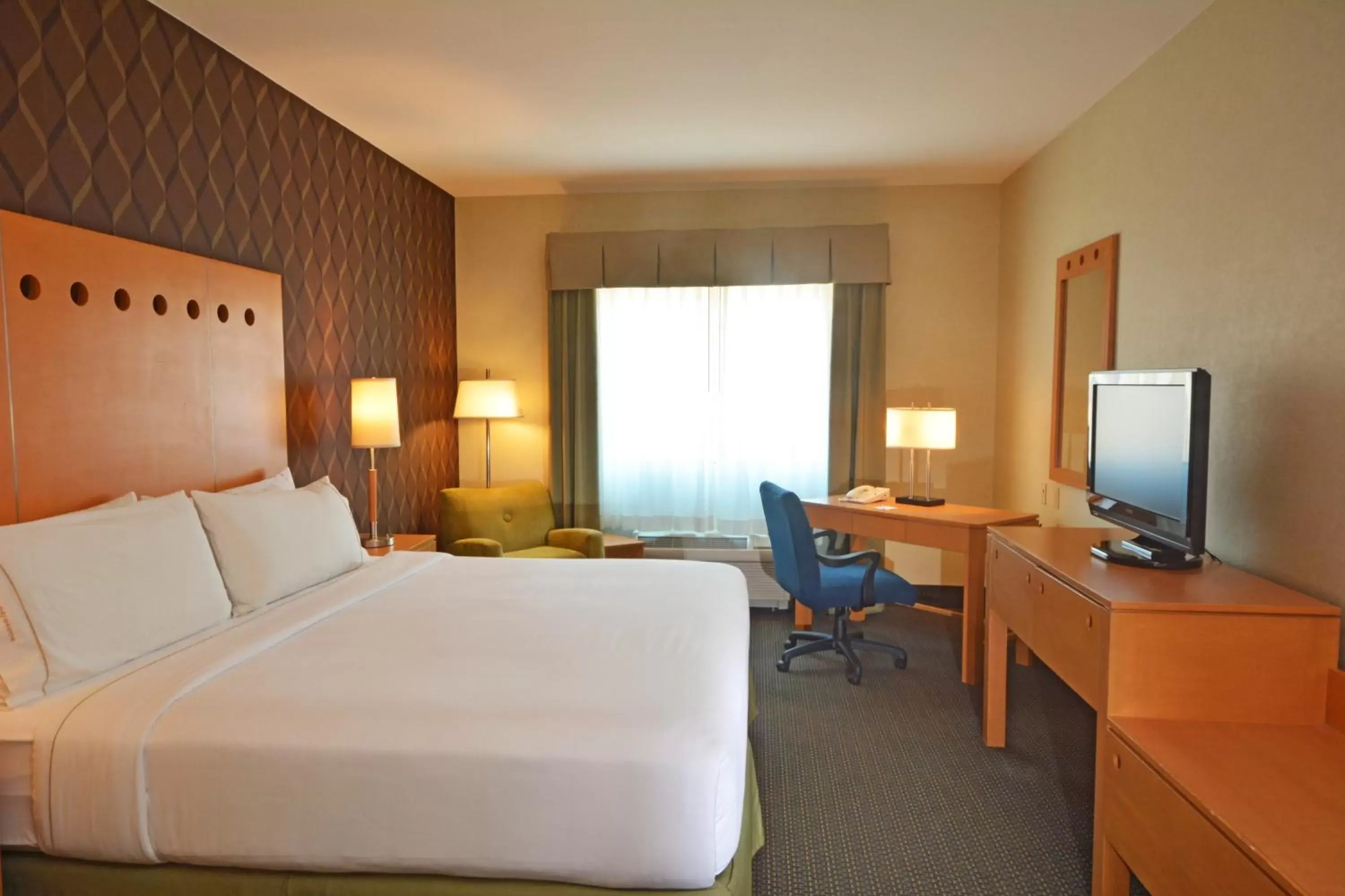 Photo of the whole room, Bed in Holiday Inn Express & Suites Monterrey Aeropuerto, an IHG Hotel