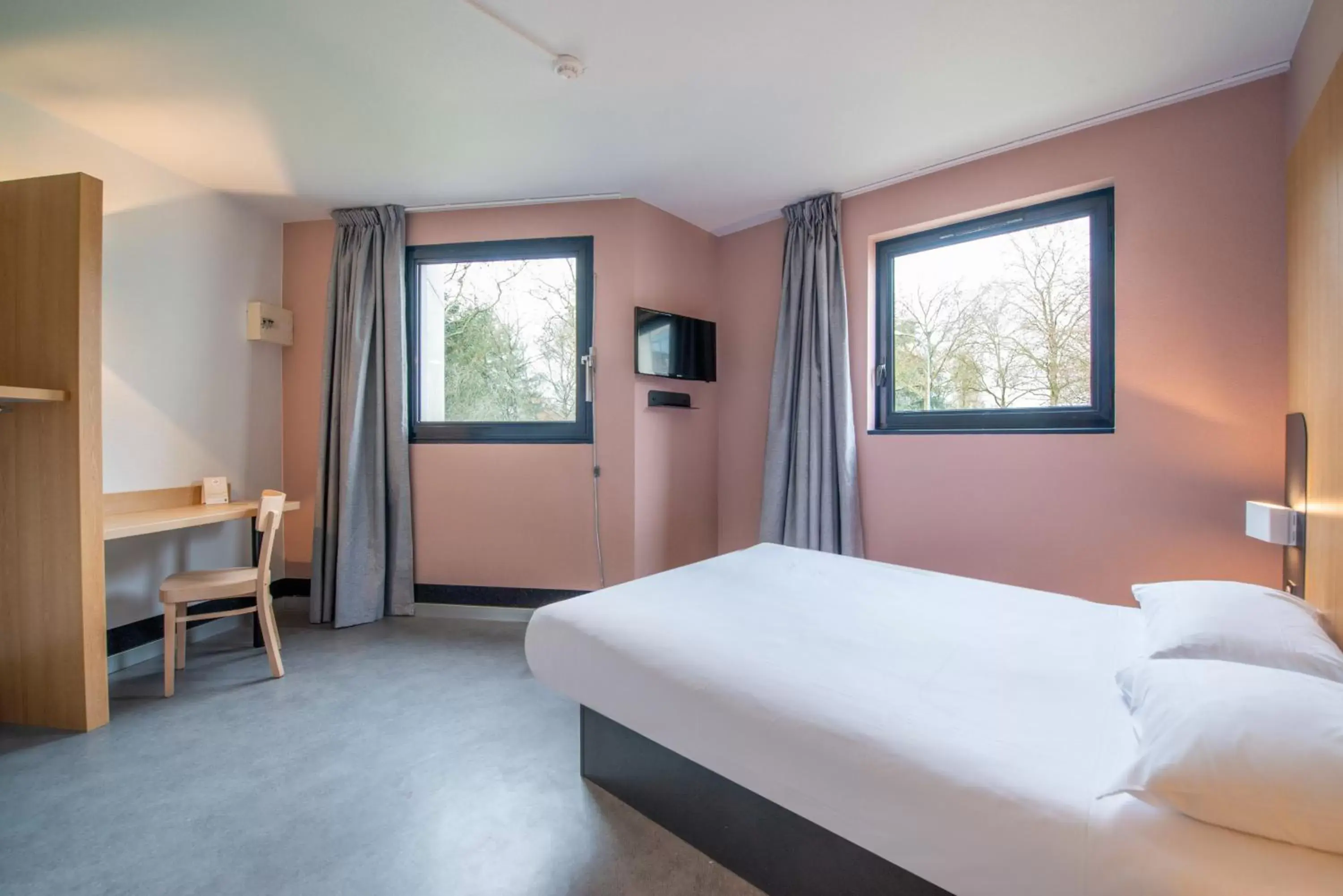 Bedroom, Bed in B&B HOTEL Cholet Sud