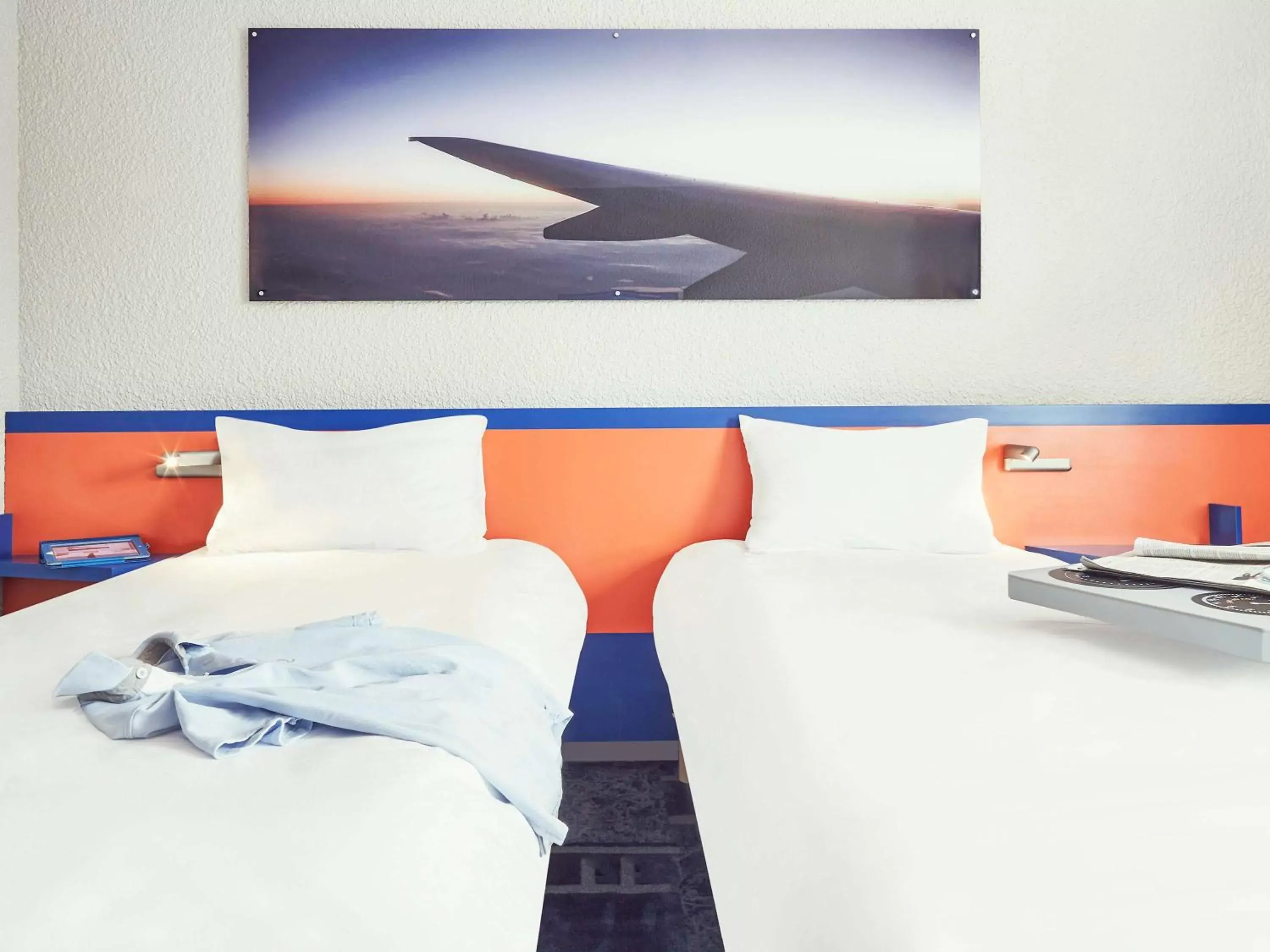 Photo of the whole room, Bed in ibis Styles Marseille Aéroport