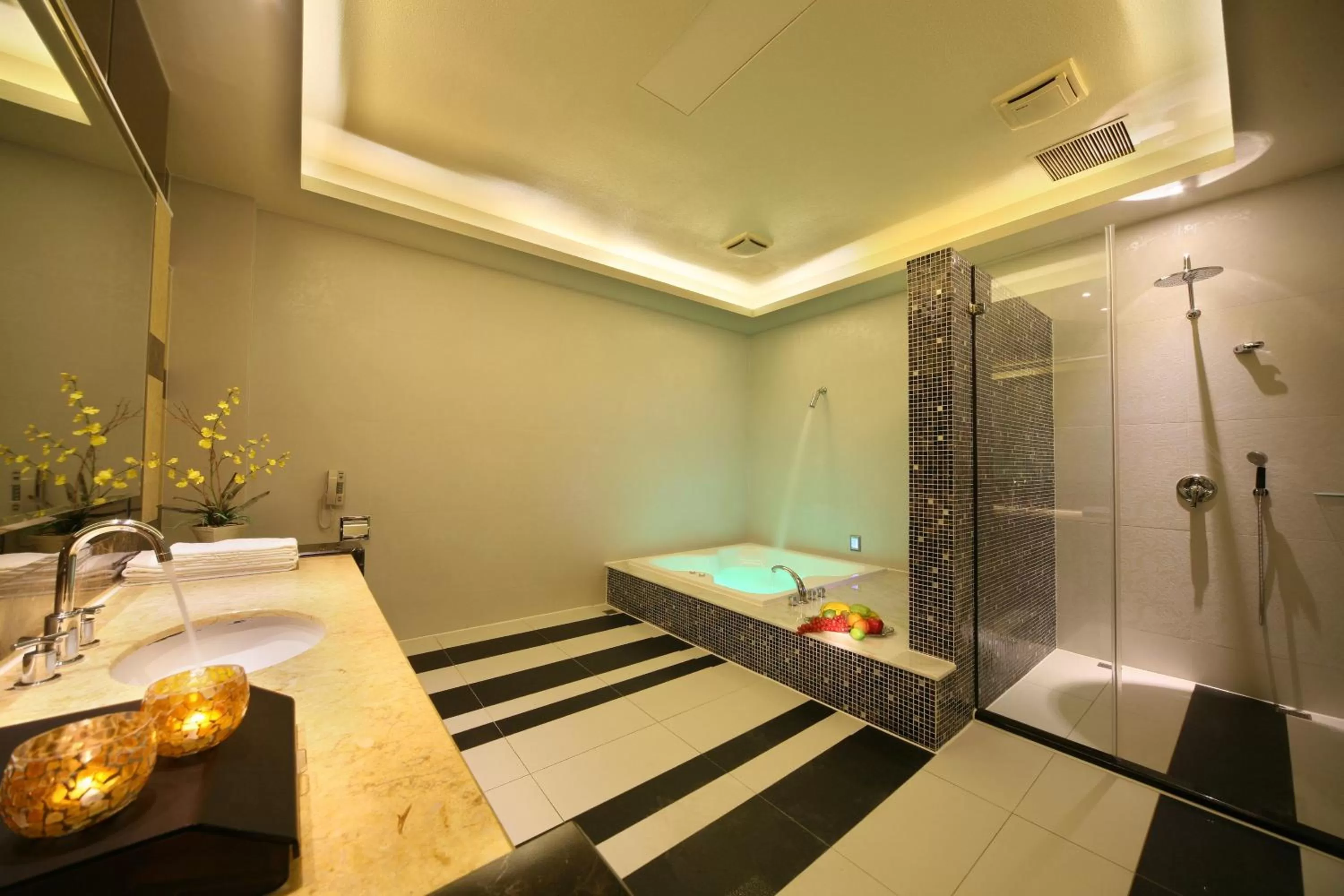 Bathroom in Shining Motel