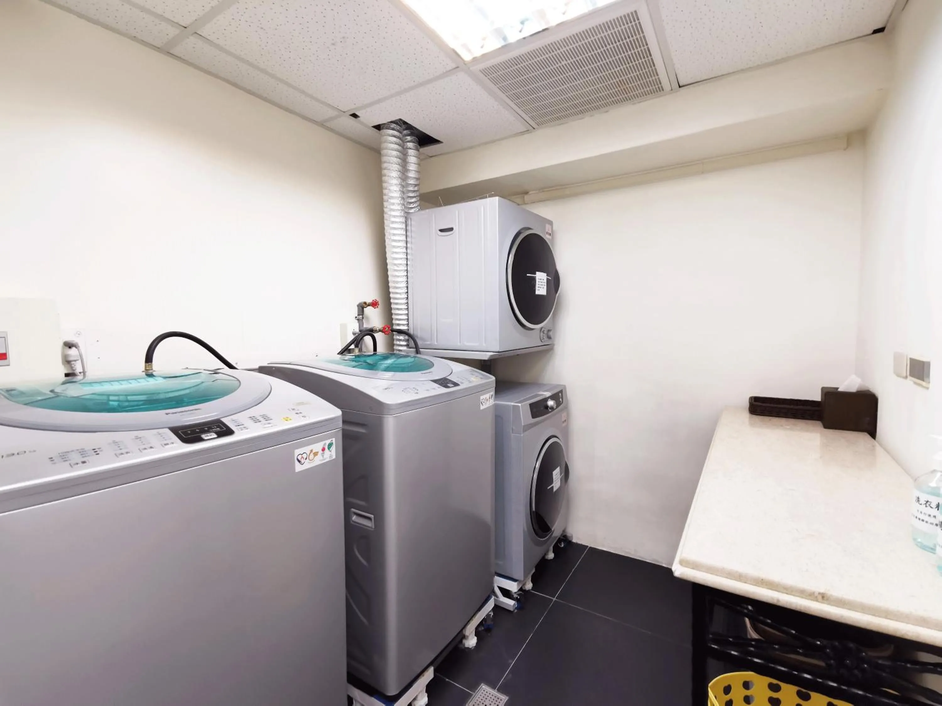 Area and facilities, Kitchen/Kitchenette in Azure Hotel