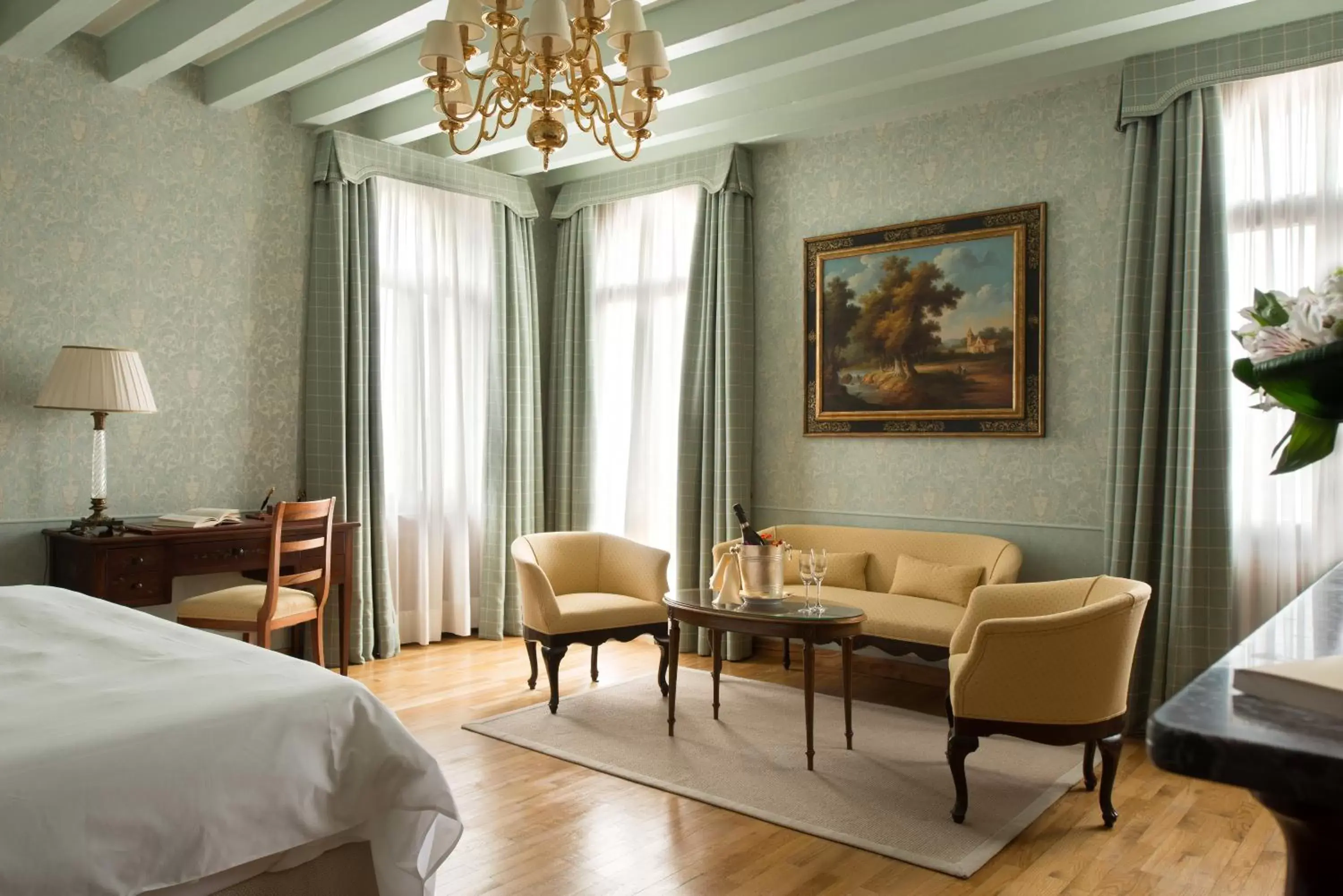 Bedroom, Seating Area in Hotel Villa Cipriani